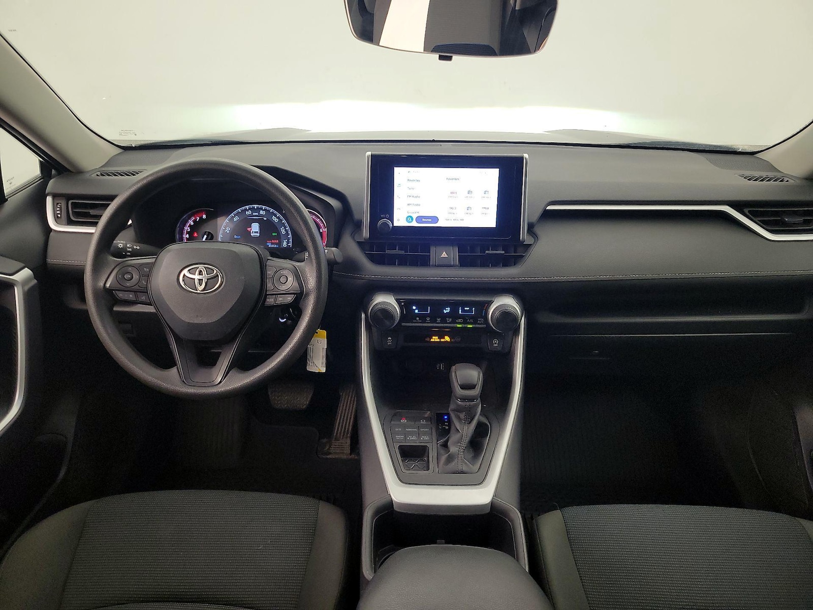 2023 Toyota RAV4 LE - Photo 10