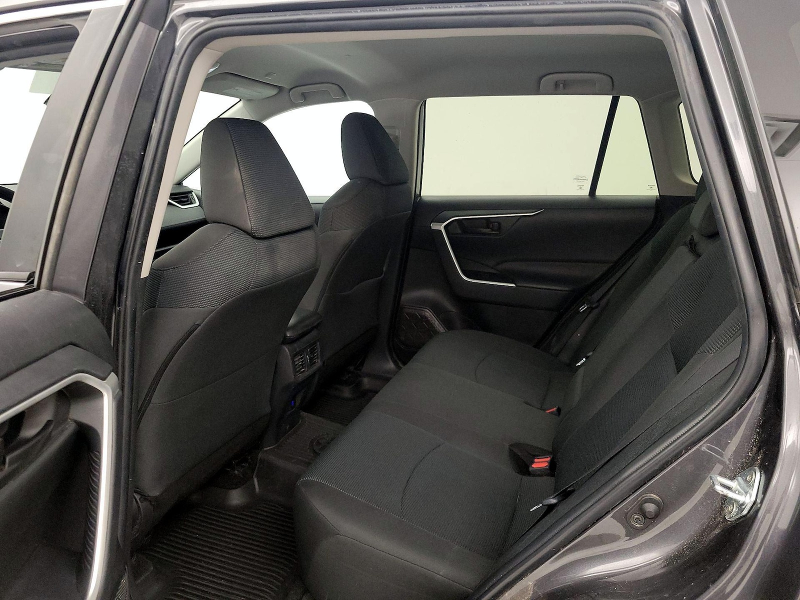 2023 Toyota RAV4 LE - Photo 20