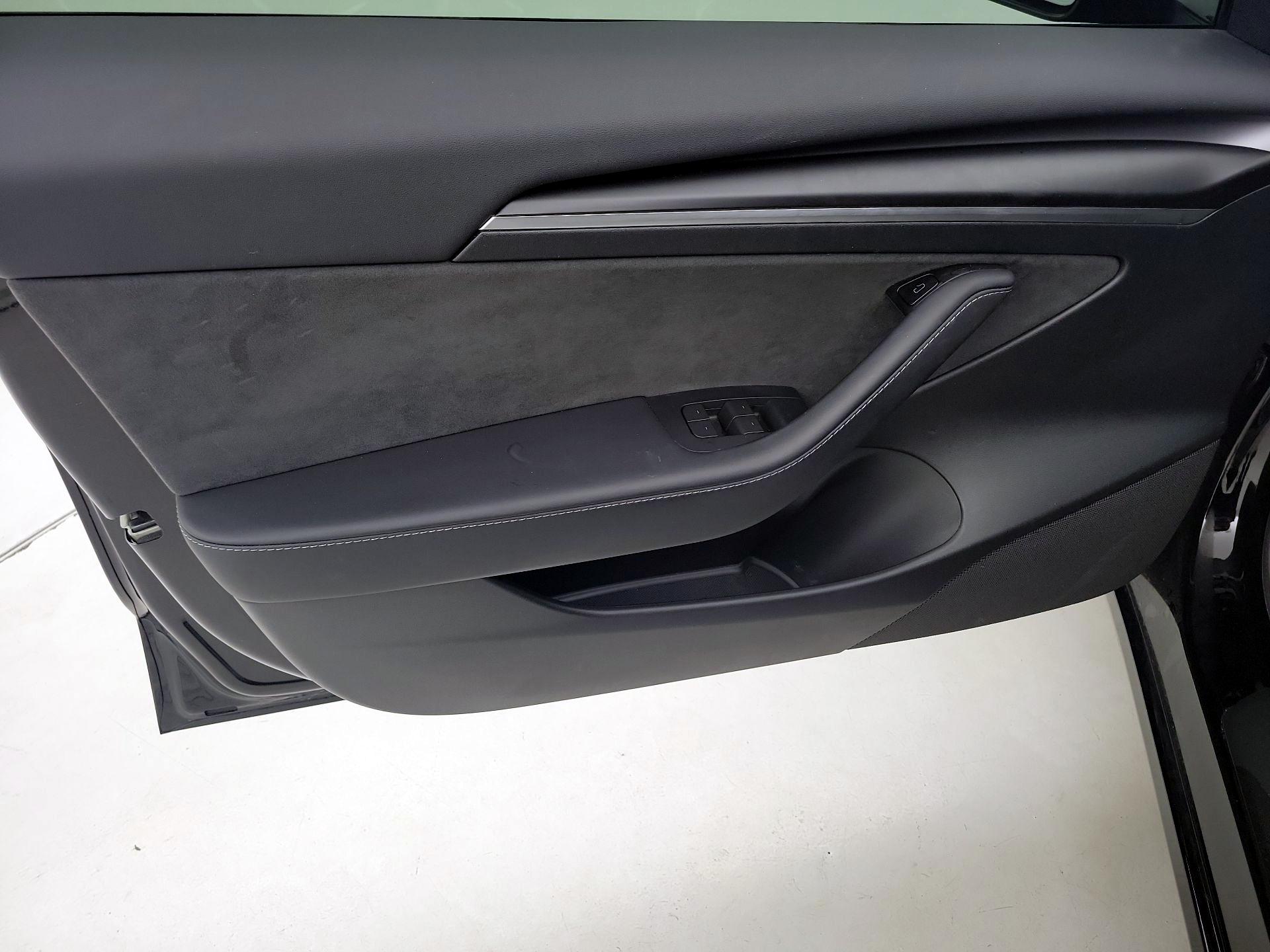 Thumbnail: 2023 Tesla Model 3 - 12