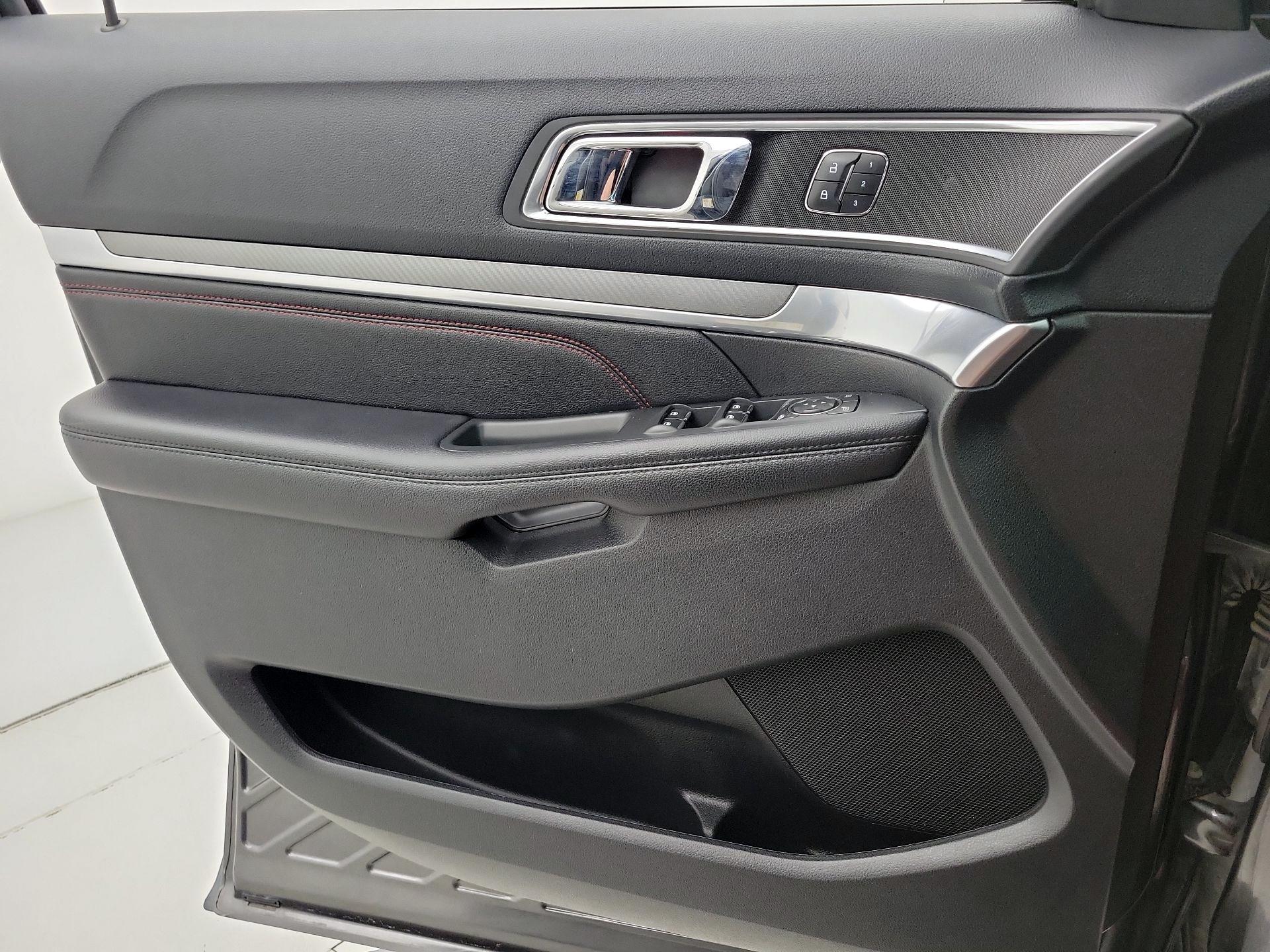 Thumbnail: 2016 Ford Explorer - 12