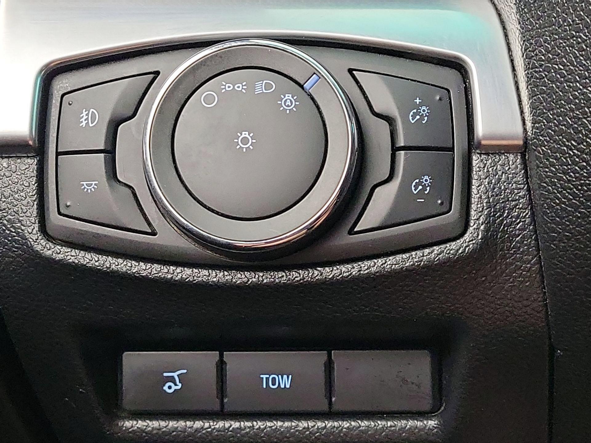 Thumbnail: 2016 Ford Explorer - 13