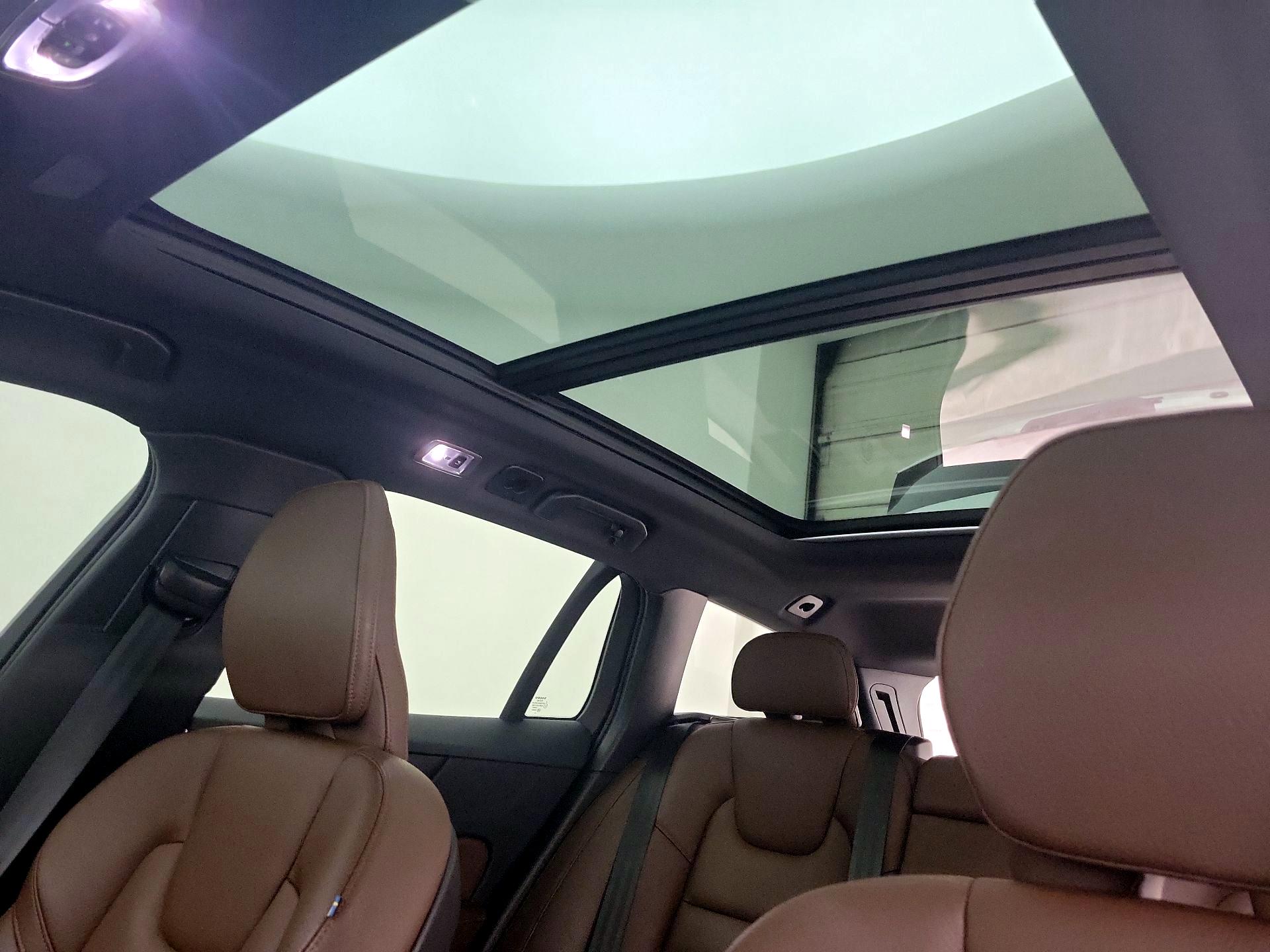Thumbnail: 2021 Volvo S60 - 20