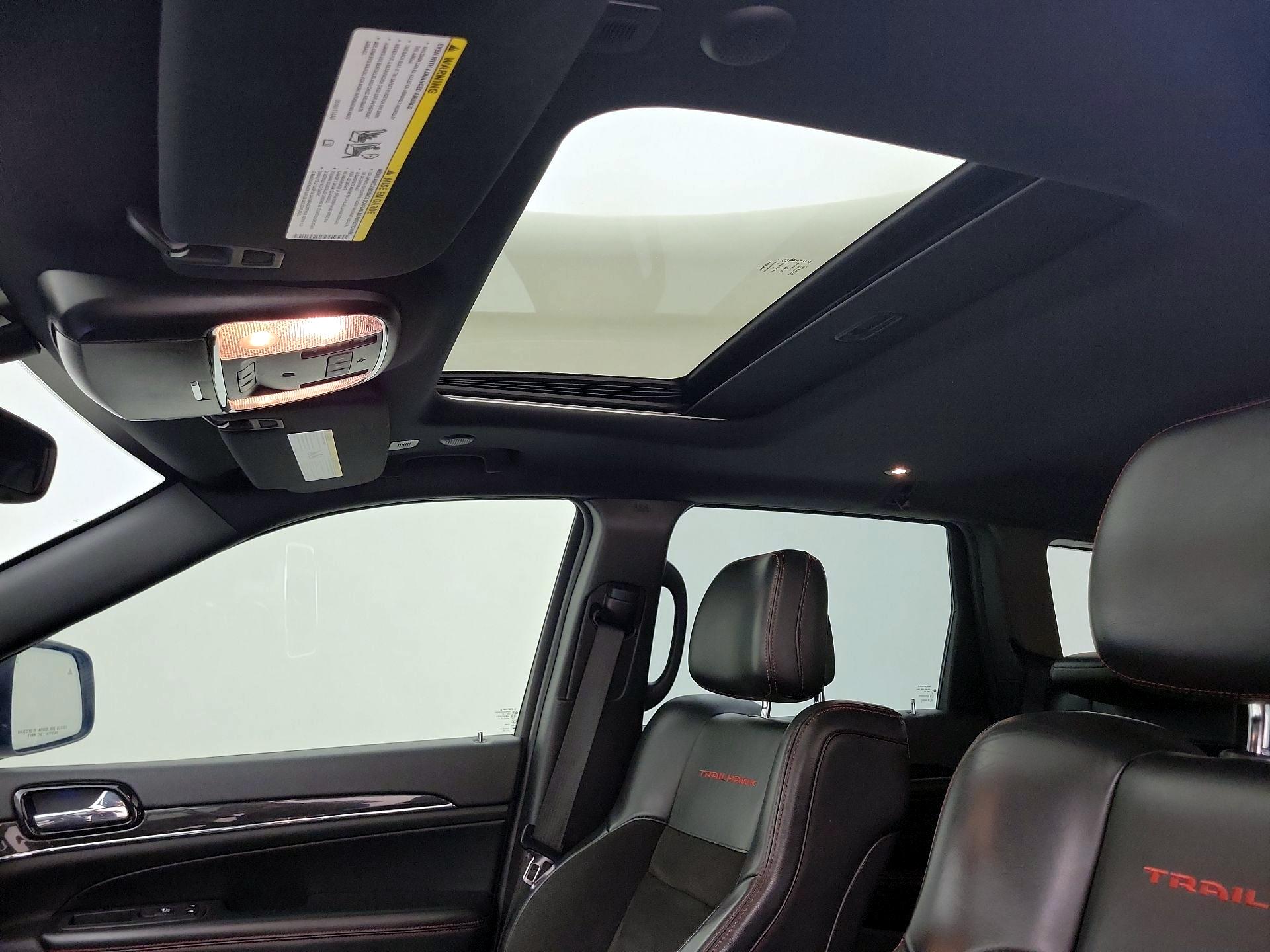 Thumbnail: 2020 Jeep Grand Cherokee - 20
