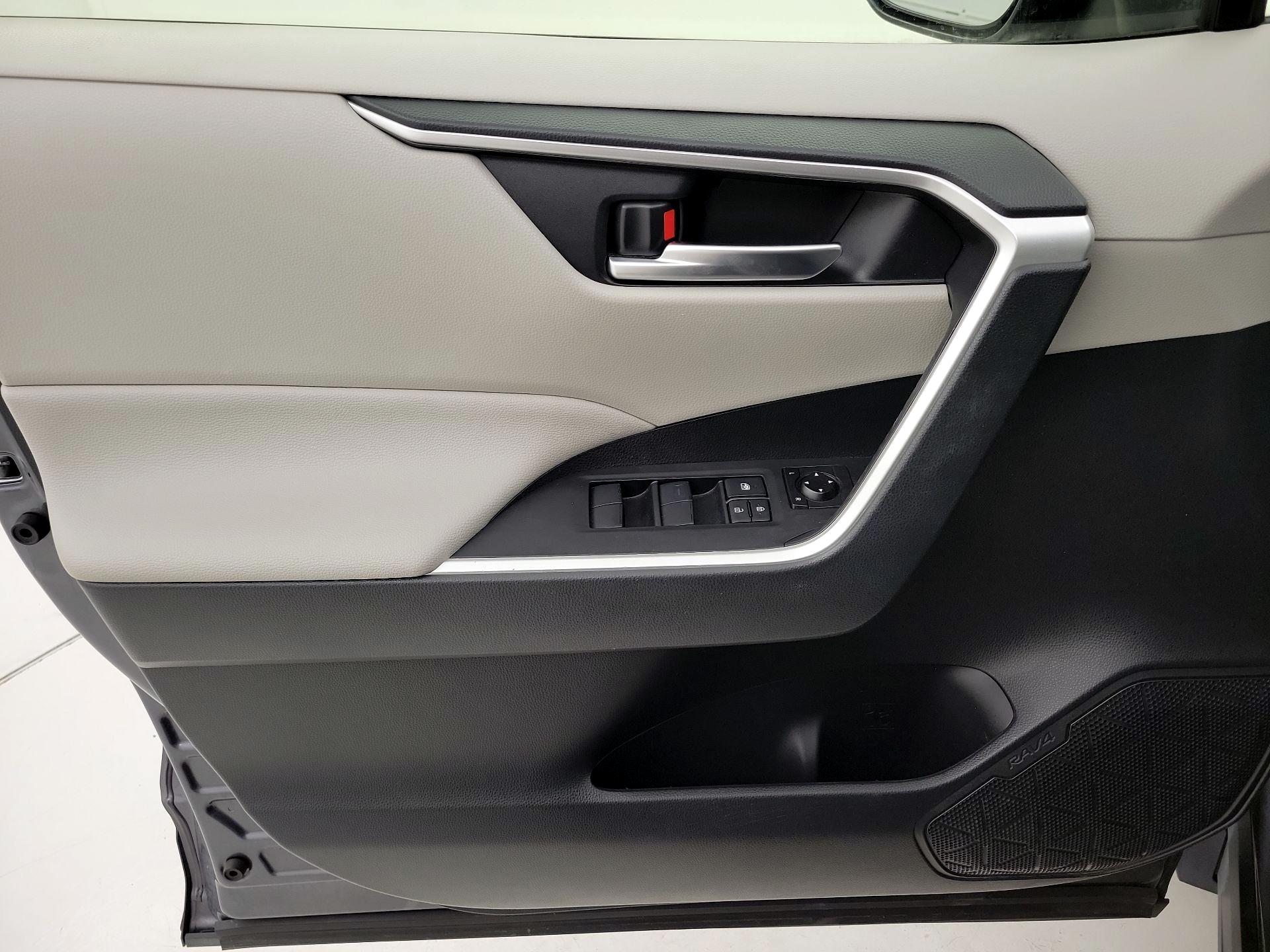 Thumbnail: 2019 Toyota RAV4 - 12