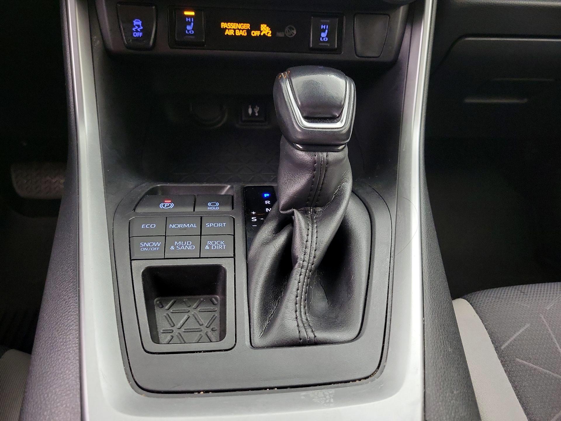 Thumbnail: 2019 Toyota RAV4 - 17