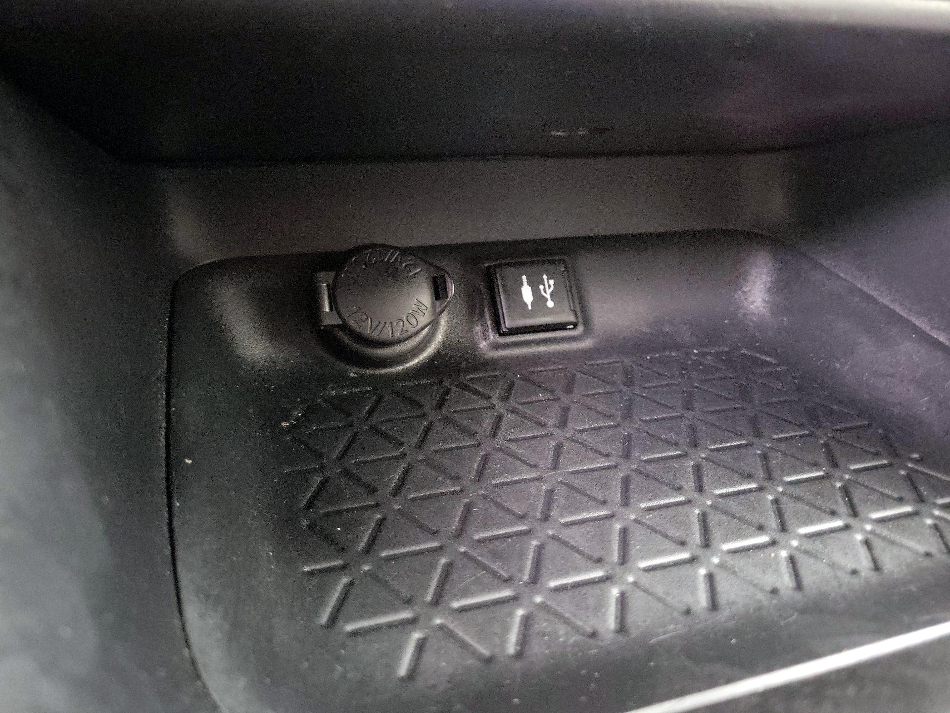 Thumbnail: 2019 Toyota RAV4 - 18