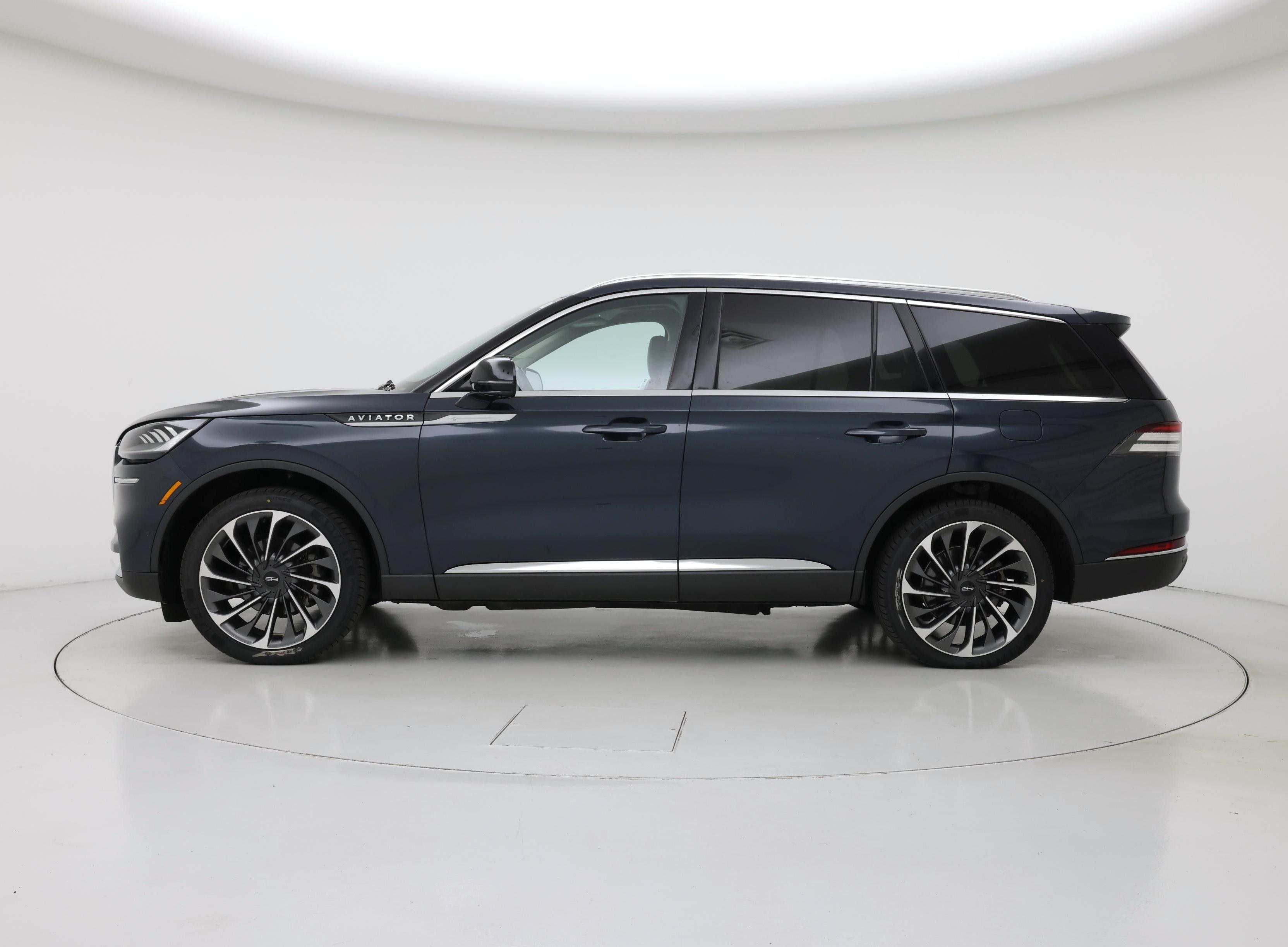 Thumbnail: 2023 Lincoln Aviator - 3