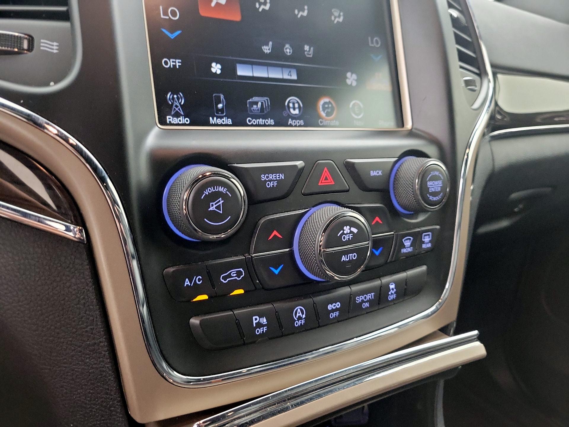 Thumbnail: 2017 Jeep Grand Cherokee - 16