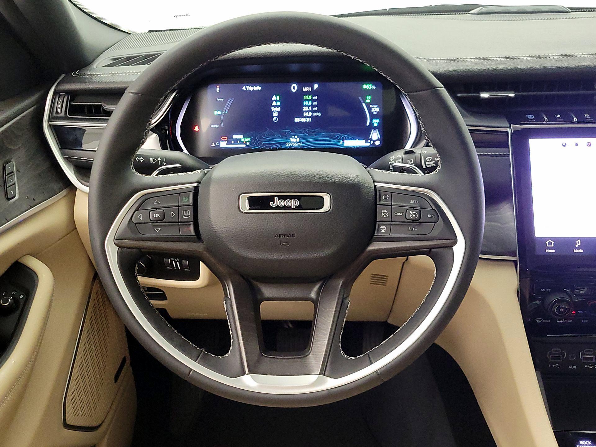 Thumbnail: 2023 Jeep Grand Cherokee - 10