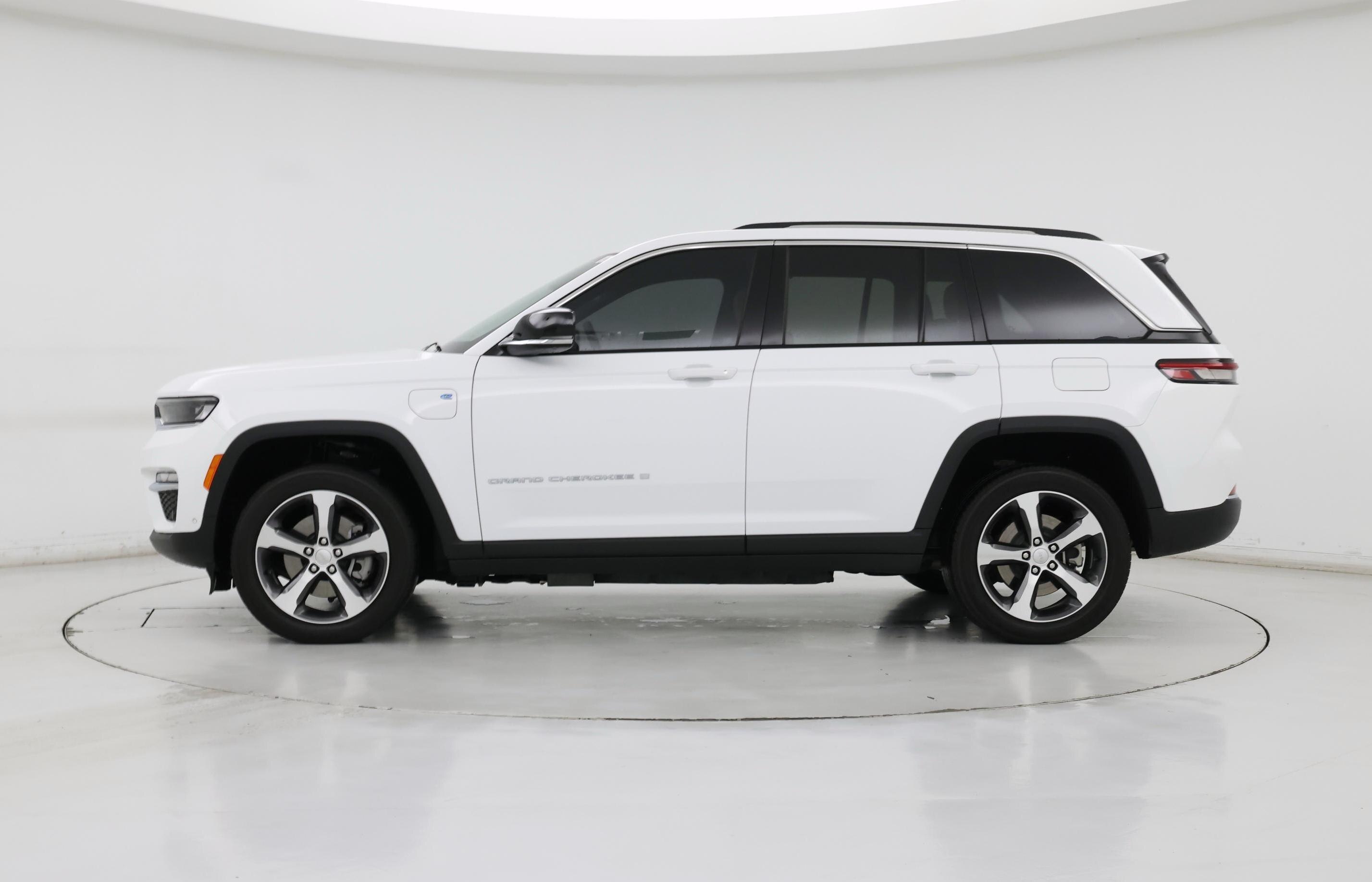 Thumbnail: 2023 Jeep Grand Cherokee - 3