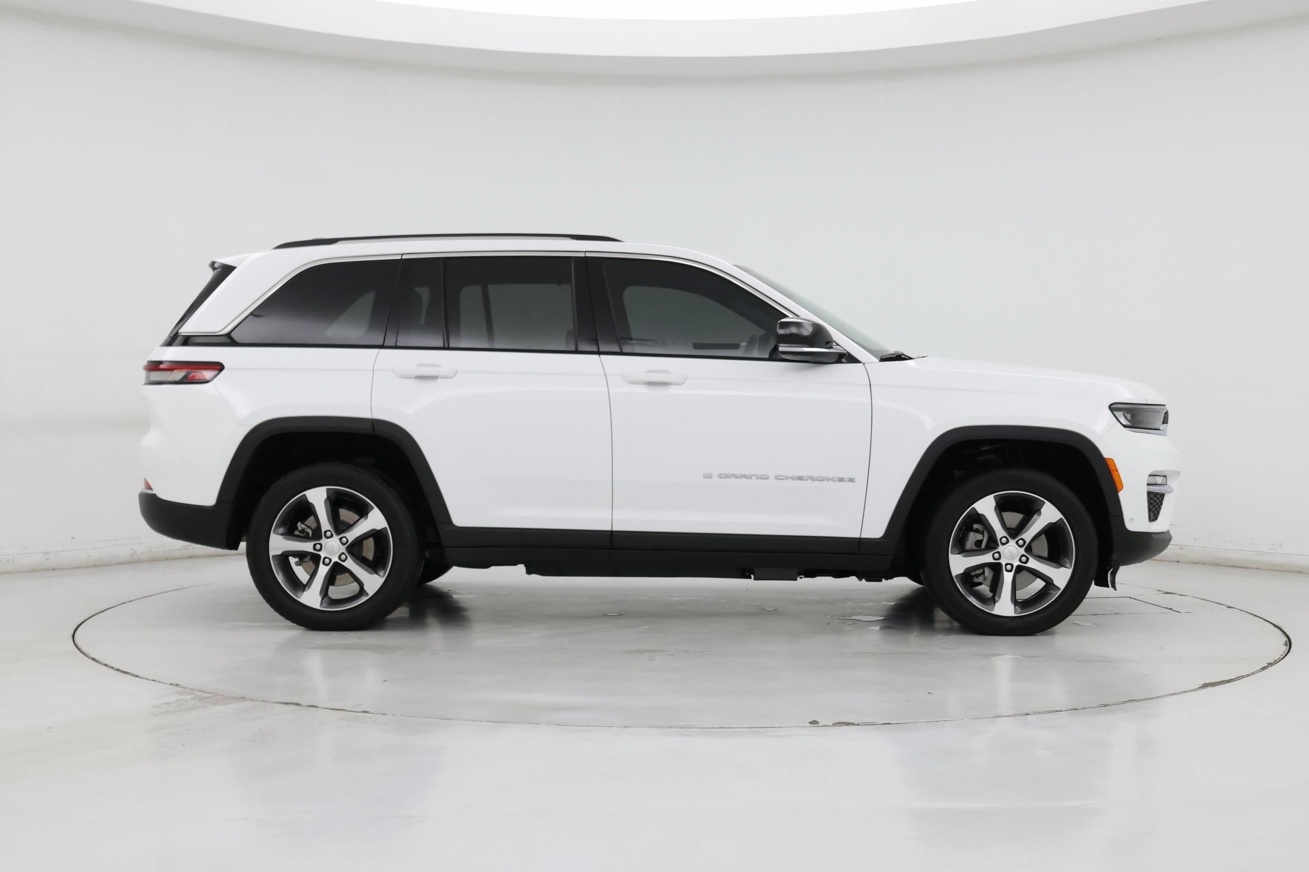 Thumbnail: 2023 Jeep Grand Cherokee - 7