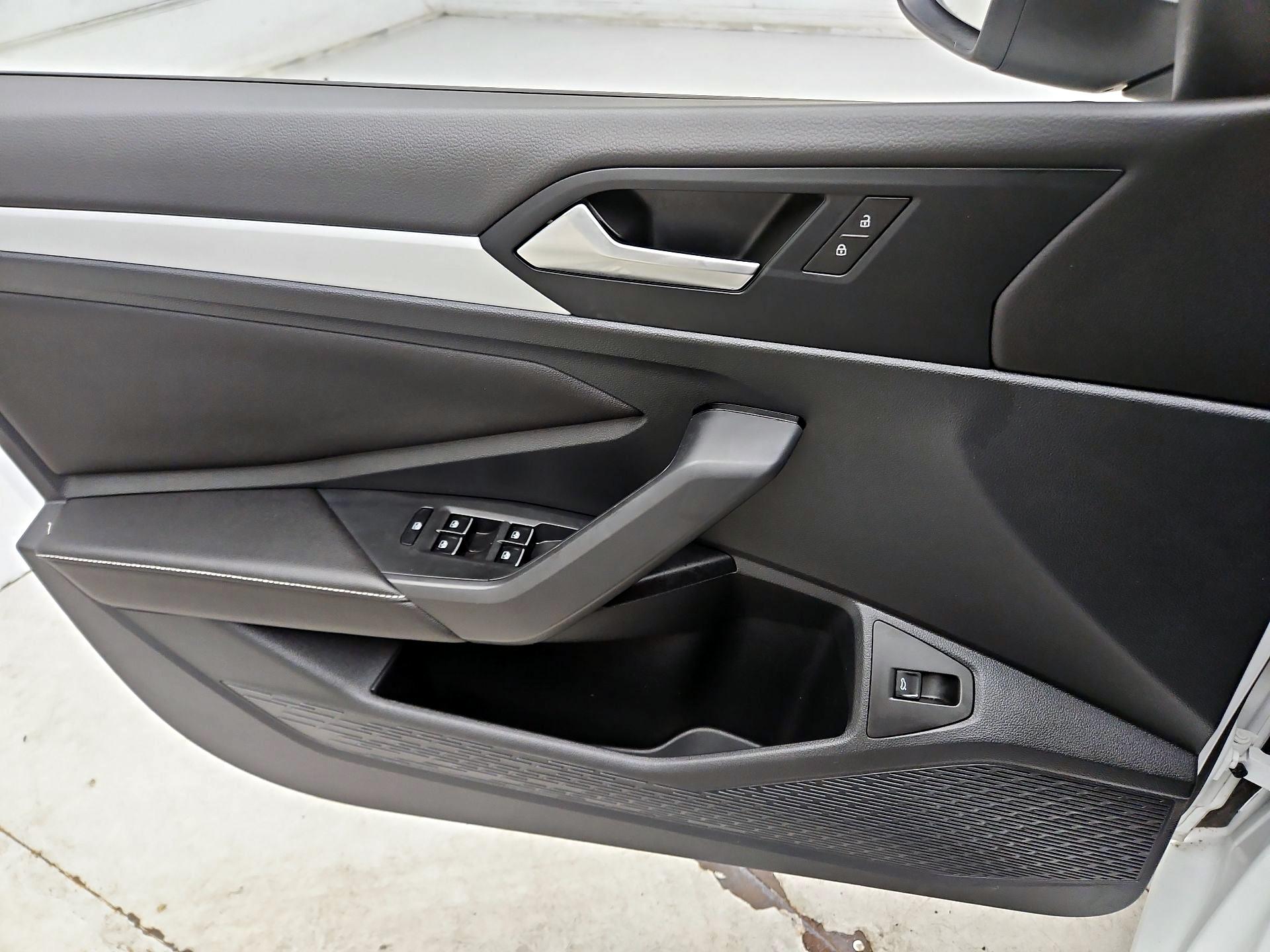 Thumbnail: 2025 Volkswagen Jetta - 12