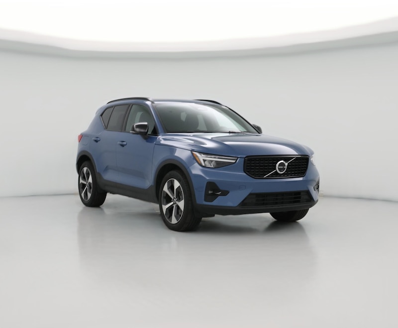 2025 Volvo XC40 B5 Plus Dark Theme