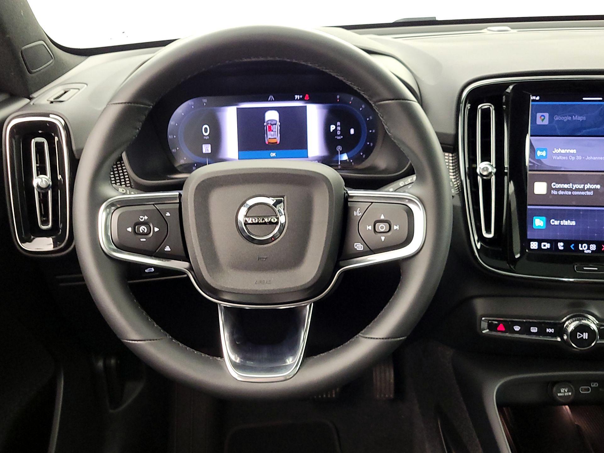Thumbnail: 2025 Volvo XC40 - 10