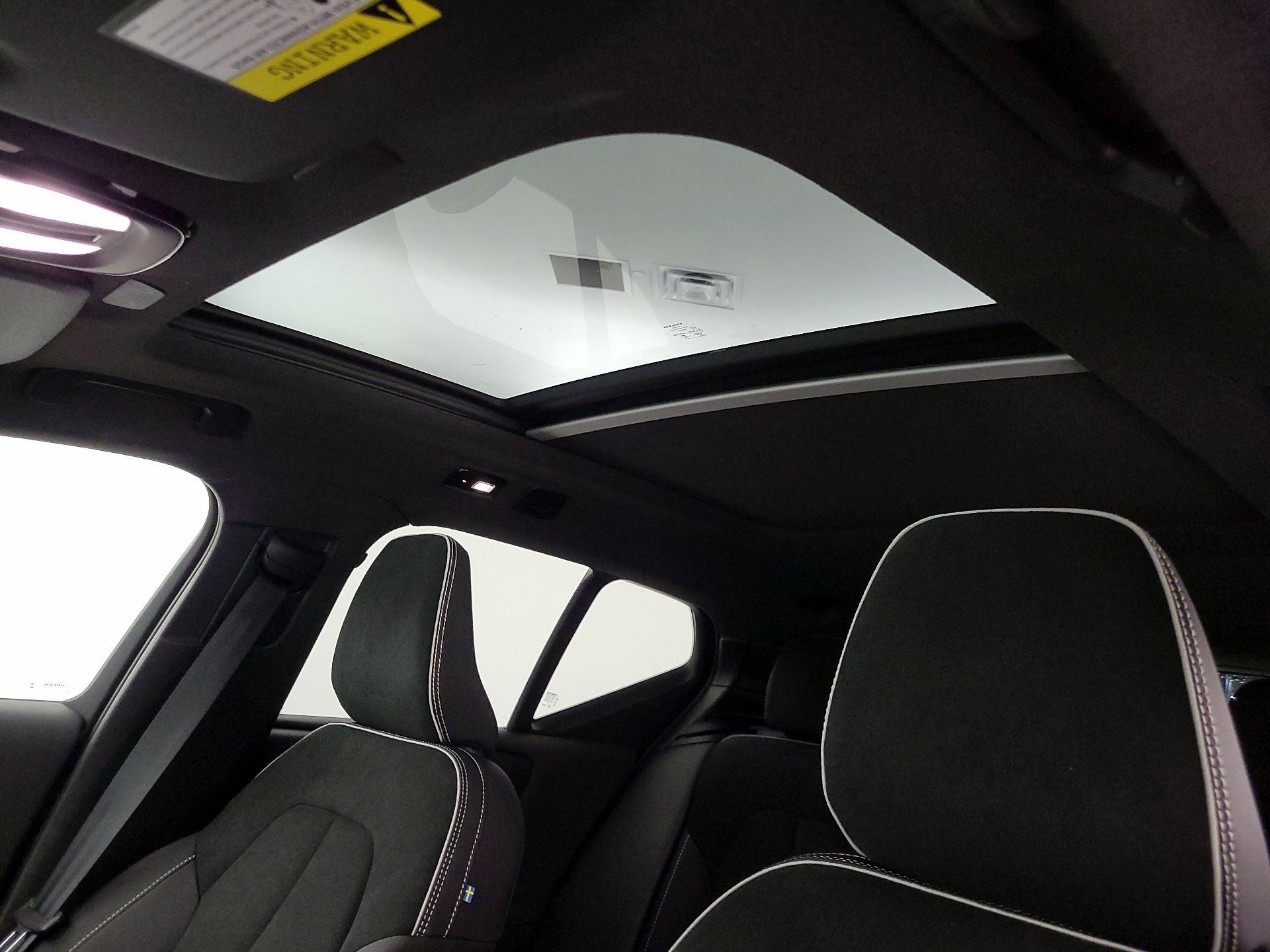 Thumbnail: 2025 Volvo XC40 - 18