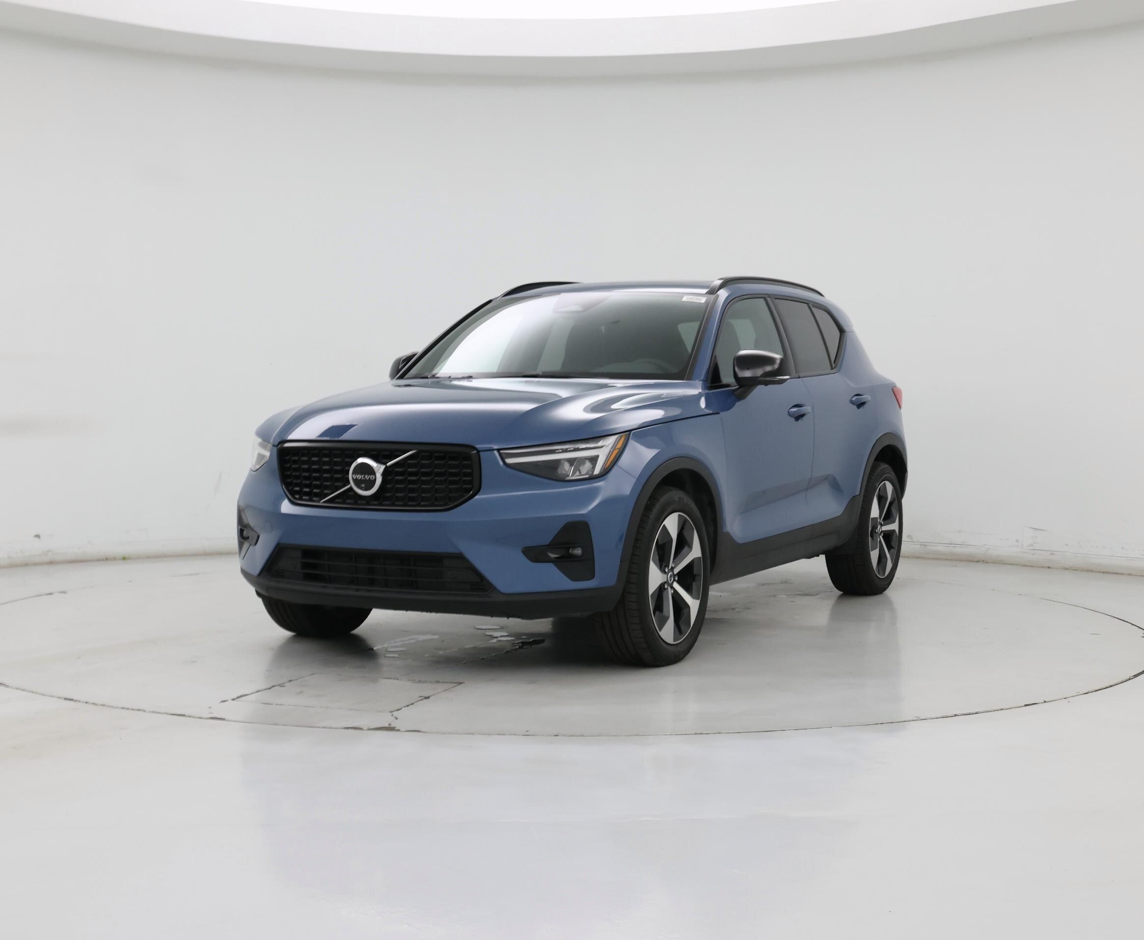 Thumbnail: 2025 Volvo XC40 - 4