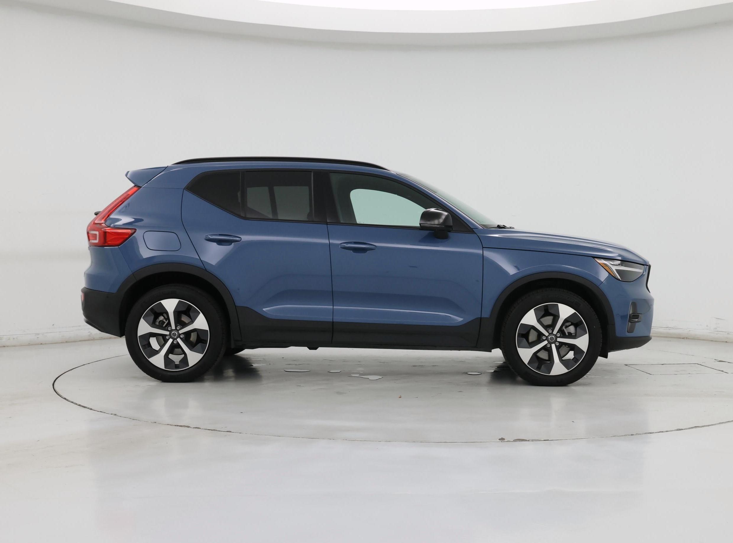 Thumbnail: 2025 Volvo XC40 - 7