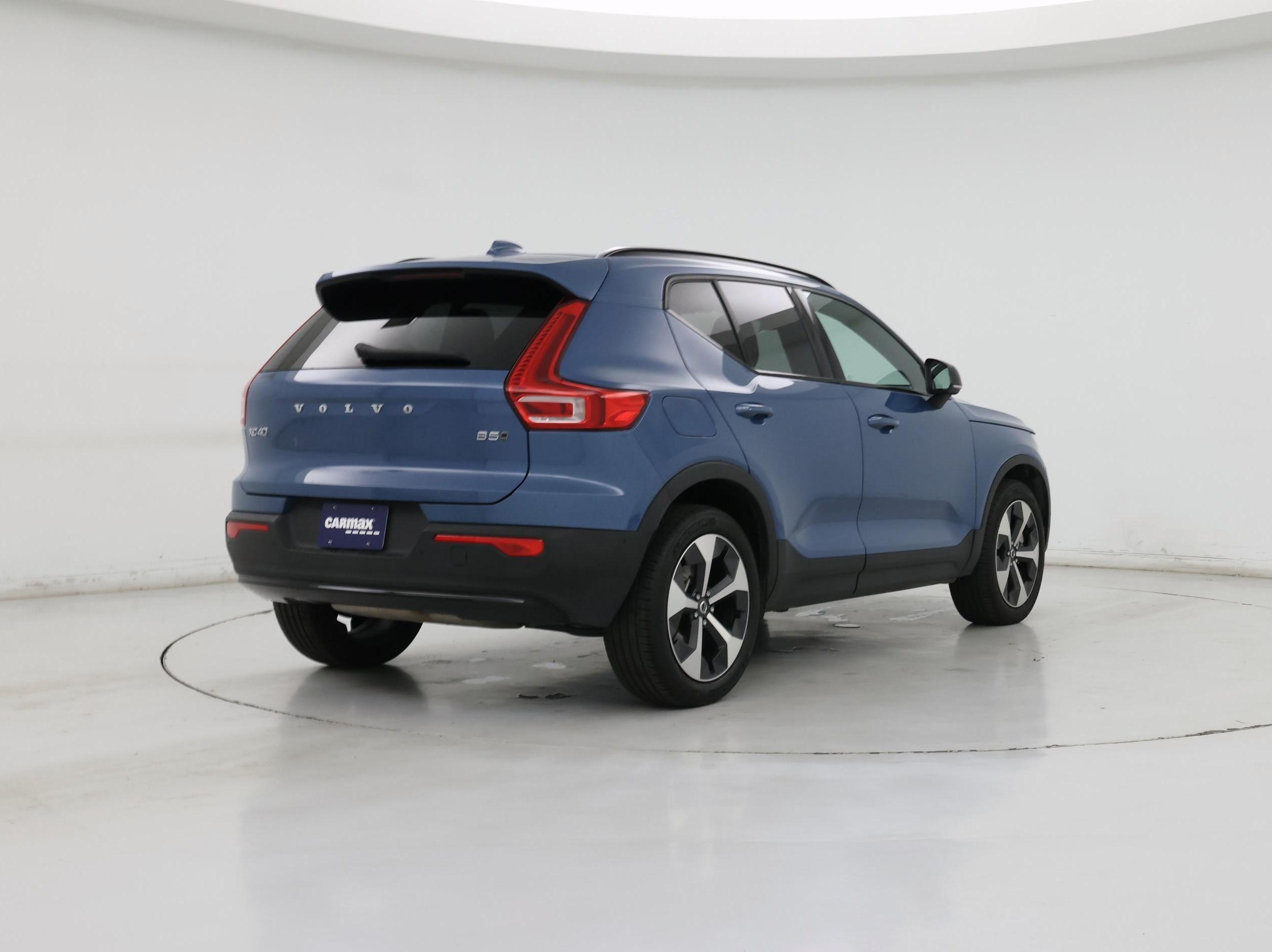 Thumbnail: 2025 Volvo XC40 - 8