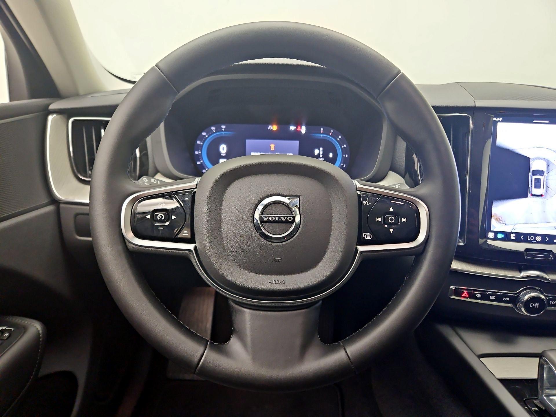 Thumbnail: 2025 Volvo XC60 - 10