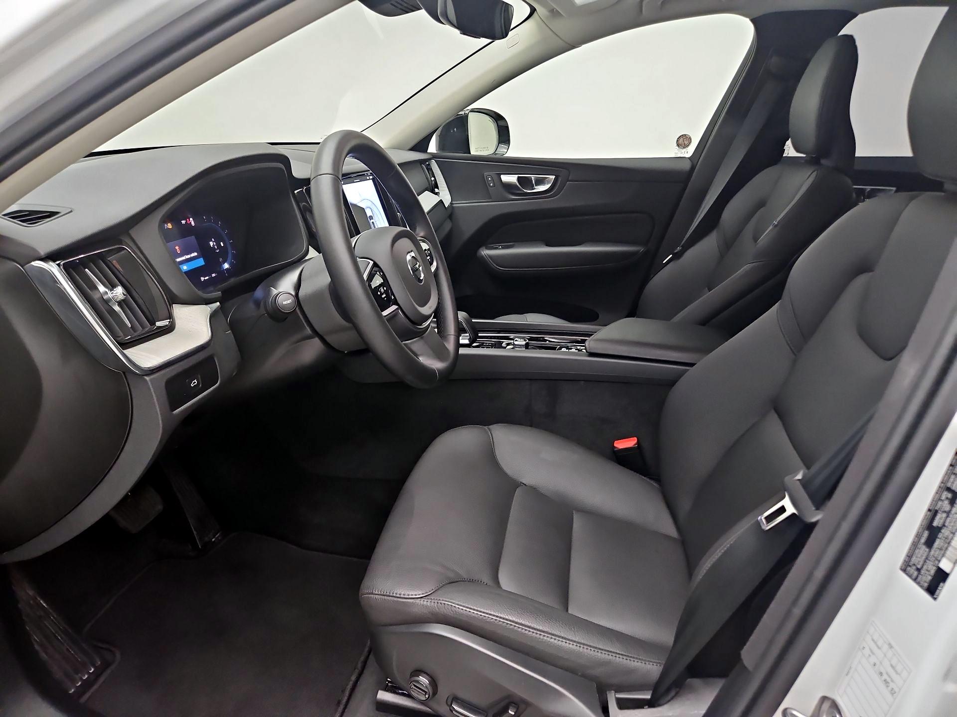 Thumbnail: 2025 Volvo XC60 - 11