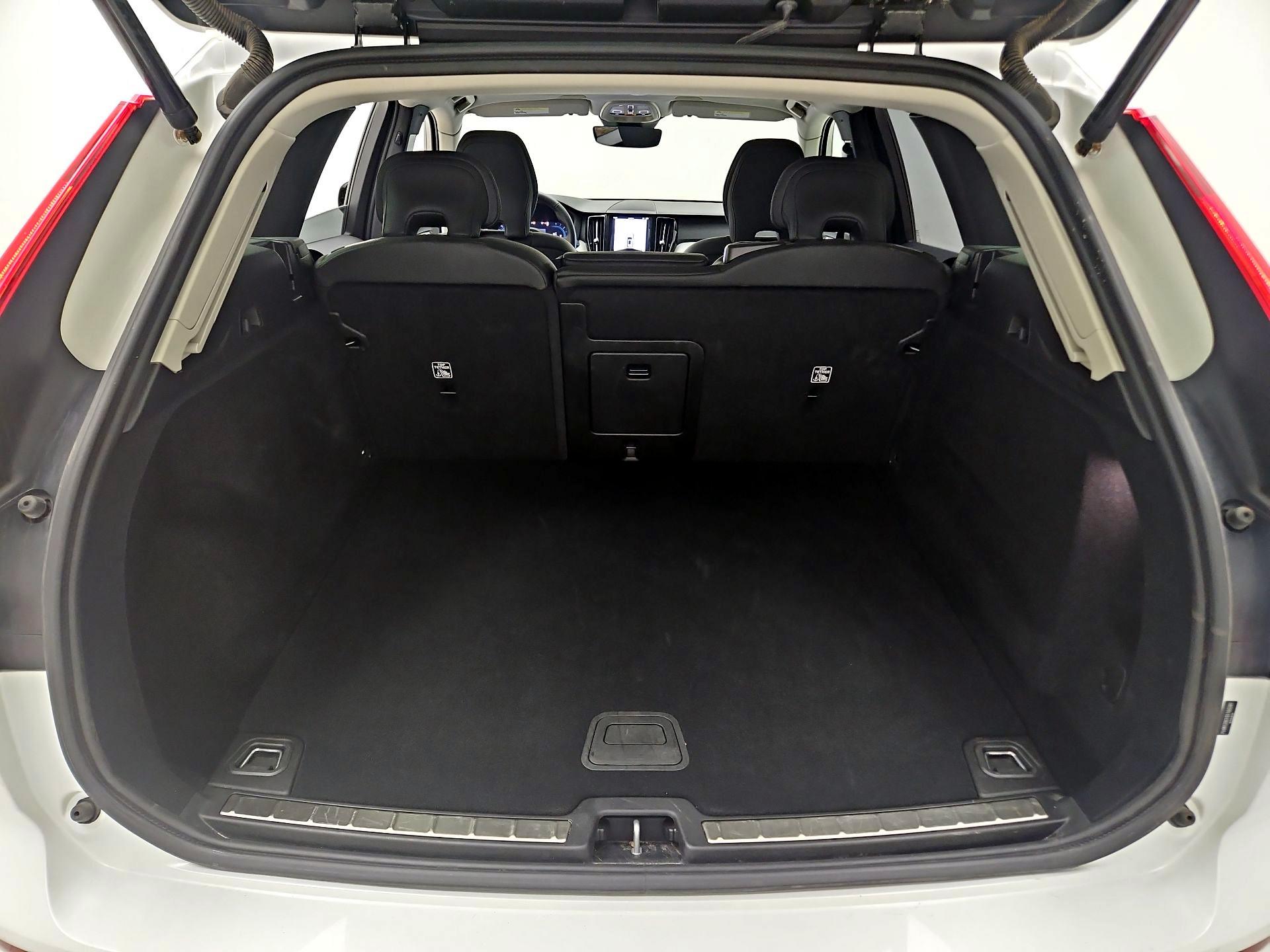 Thumbnail: 2025 Volvo XC60 - 20