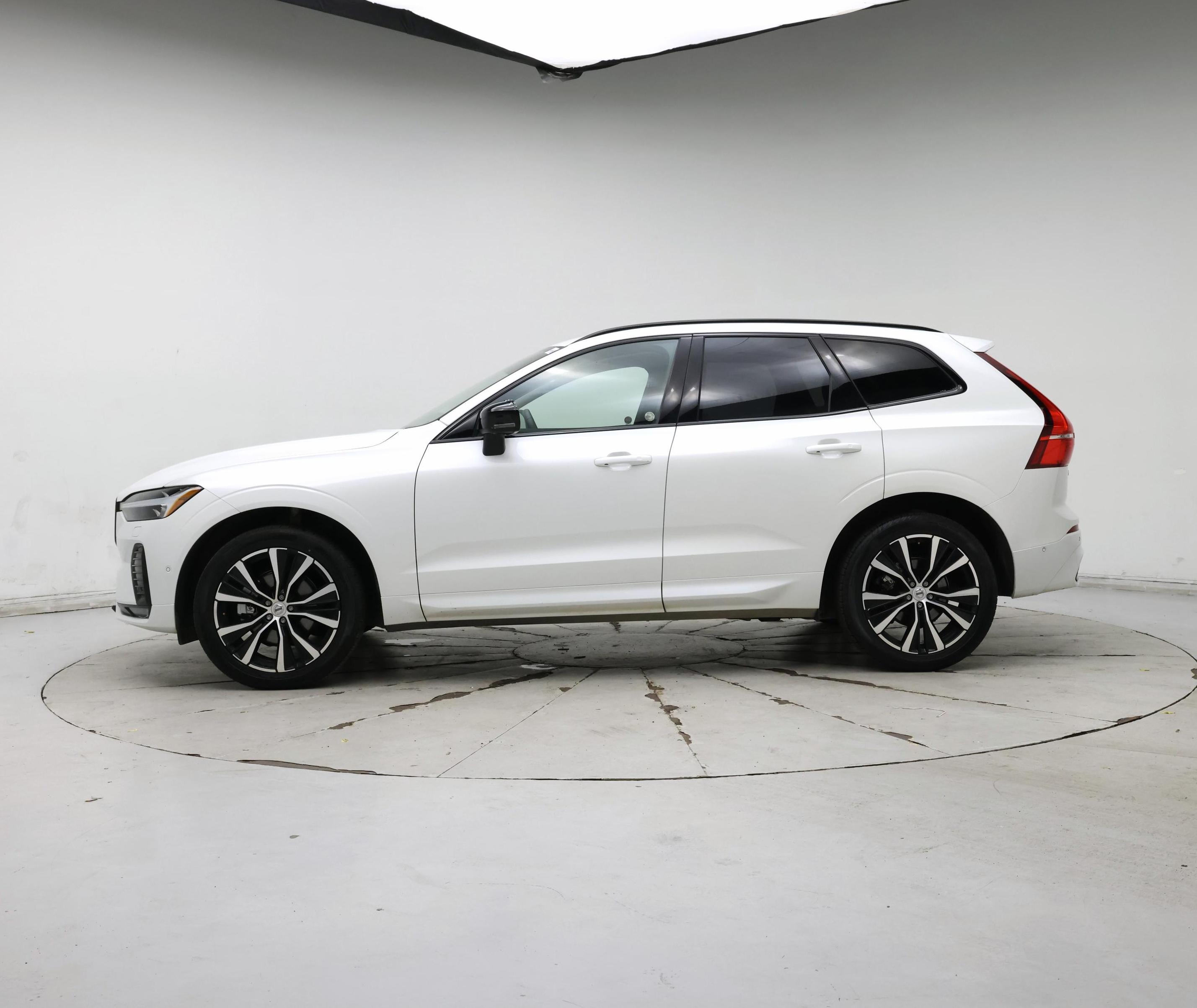 Thumbnail: 2025 Volvo XC60 - 3