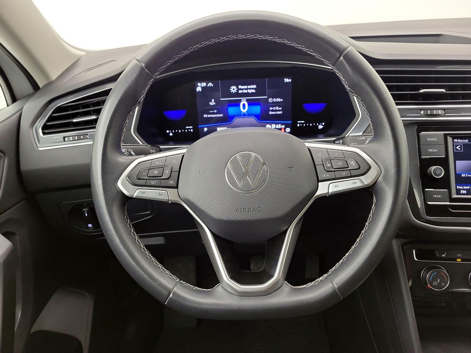 Thumbnail: 2023 Volkswagen Tiguan - 10
