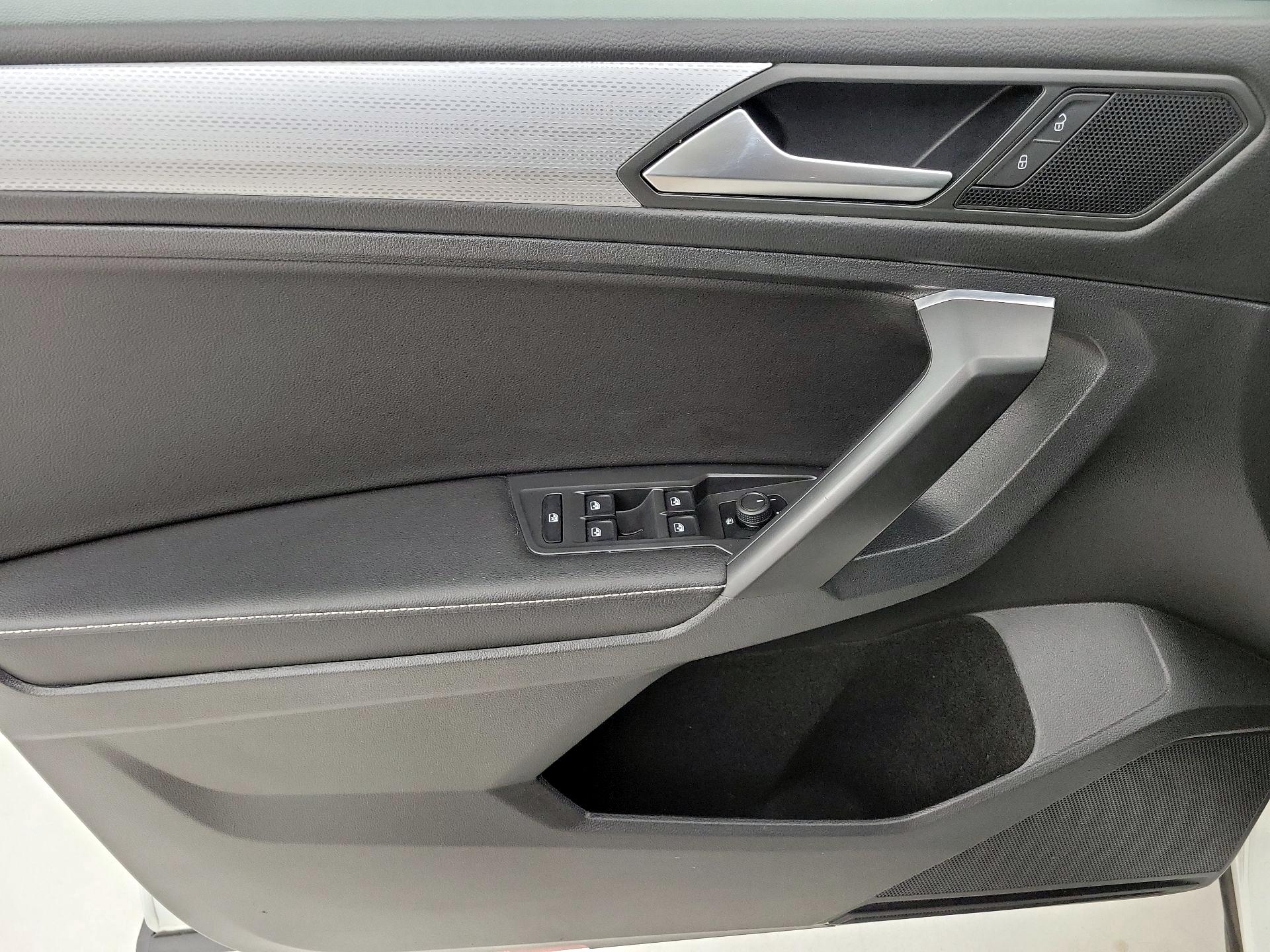 Thumbnail: 2023 Volkswagen Tiguan - 12