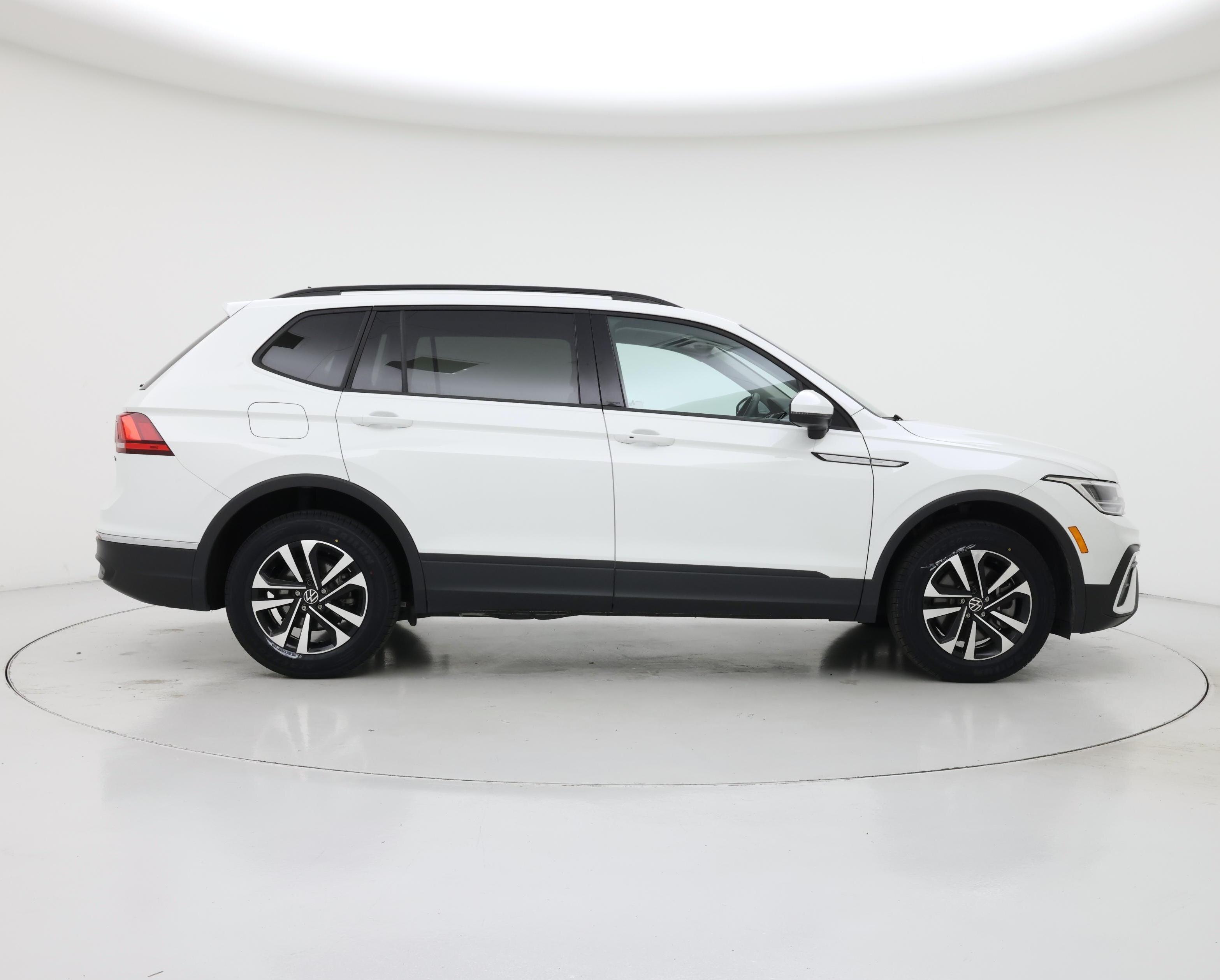 Thumbnail: 2023 Volkswagen Tiguan - 7