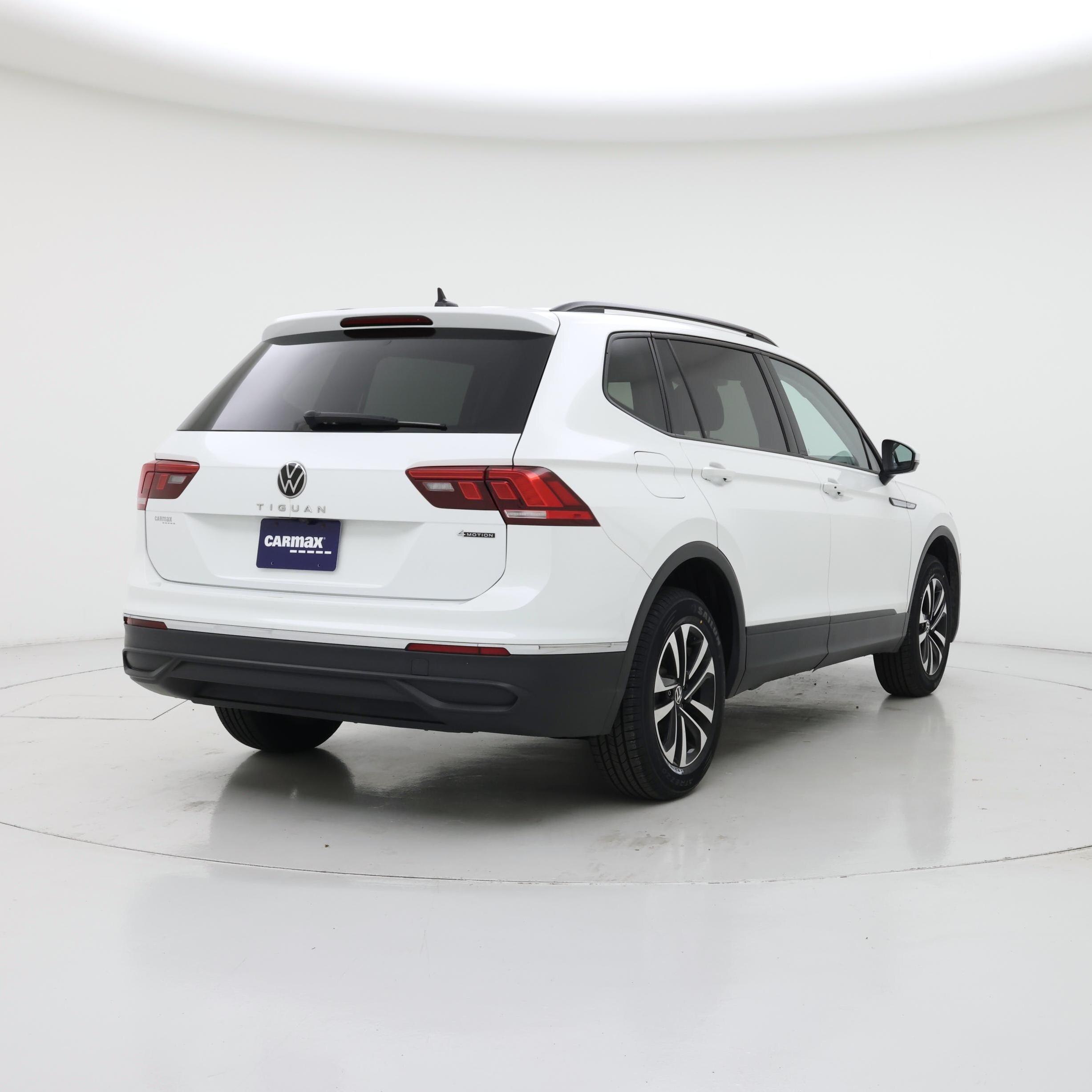 Thumbnail: 2023 Volkswagen Tiguan - 8