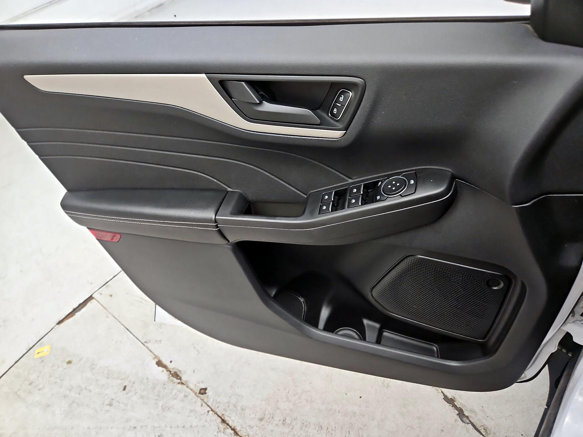 Thumbnail: 2022 Ford Escape - 12