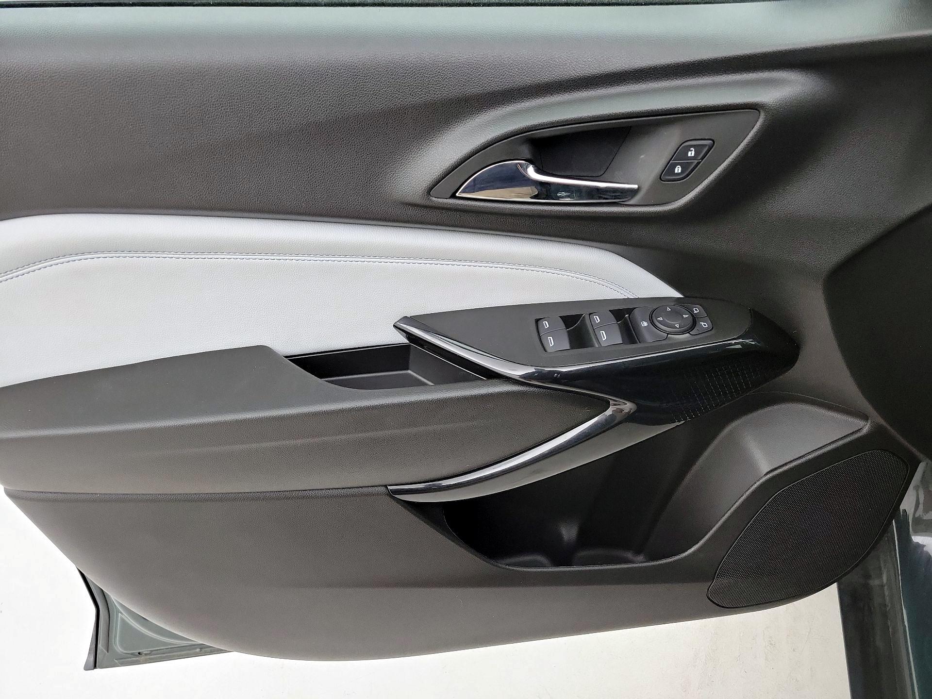 Thumbnail: 2025 Chevrolet Trax - 12
