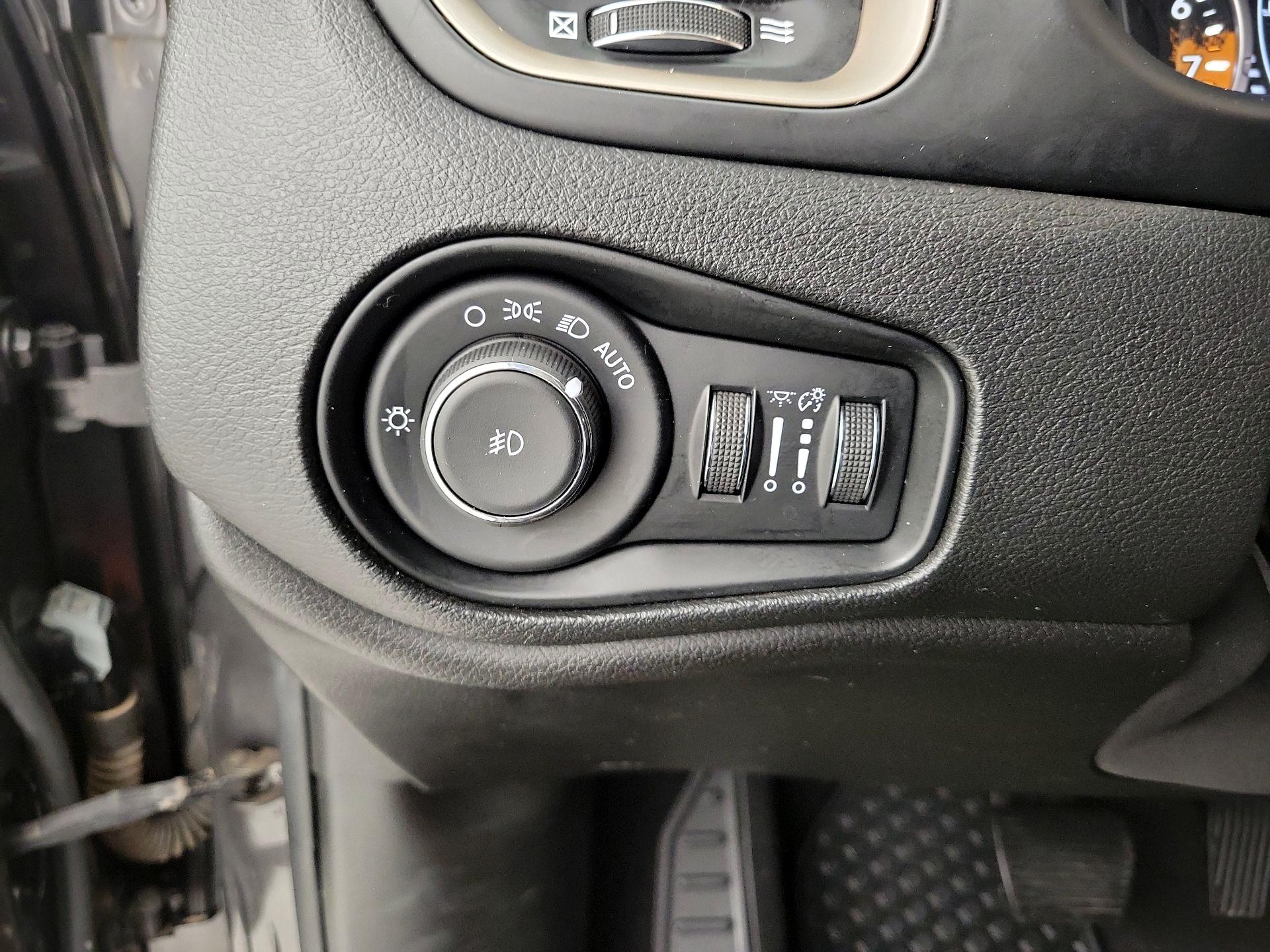Thumbnail: 2017 Jeep Renegade - 13