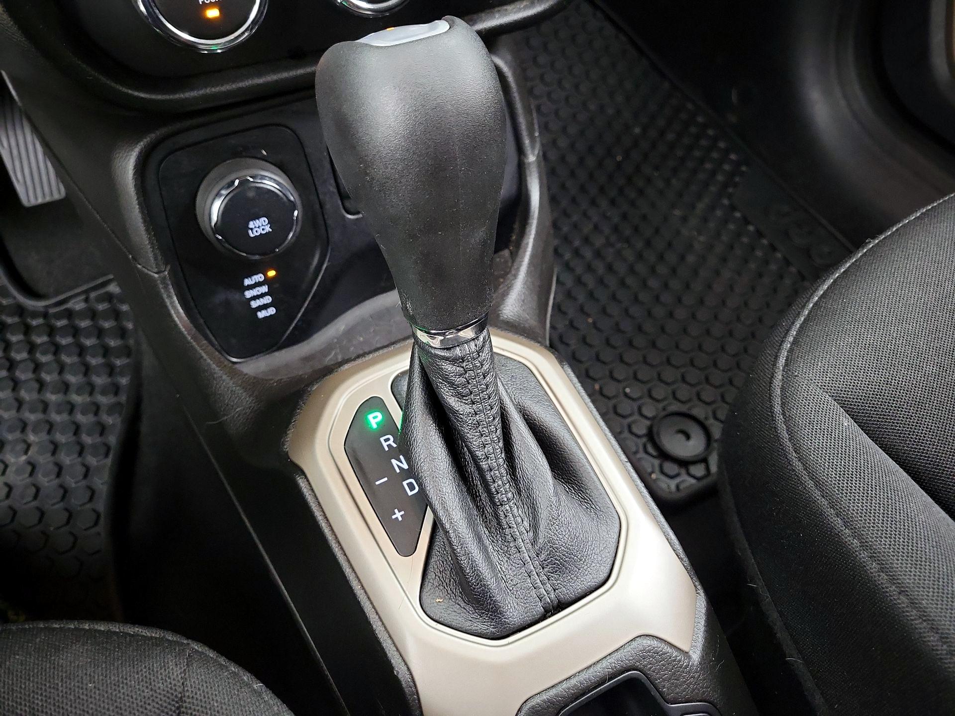 Thumbnail: 2017 Jeep Renegade - 18