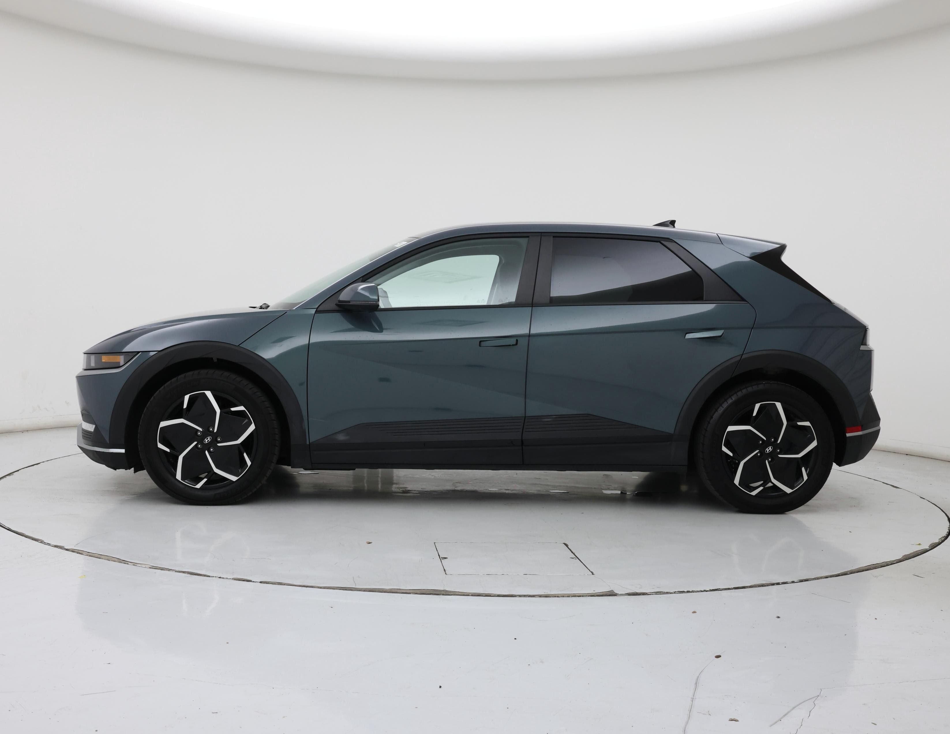 Thumbnail: 2024 Hyundai Ioniq 5 - 3