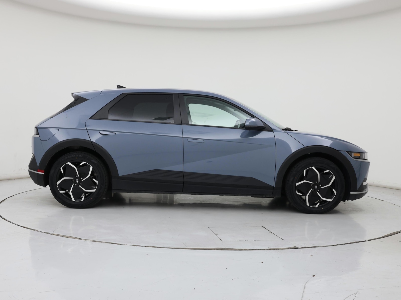 2024 Hyundai IONIQ 5 SE - Photo 8