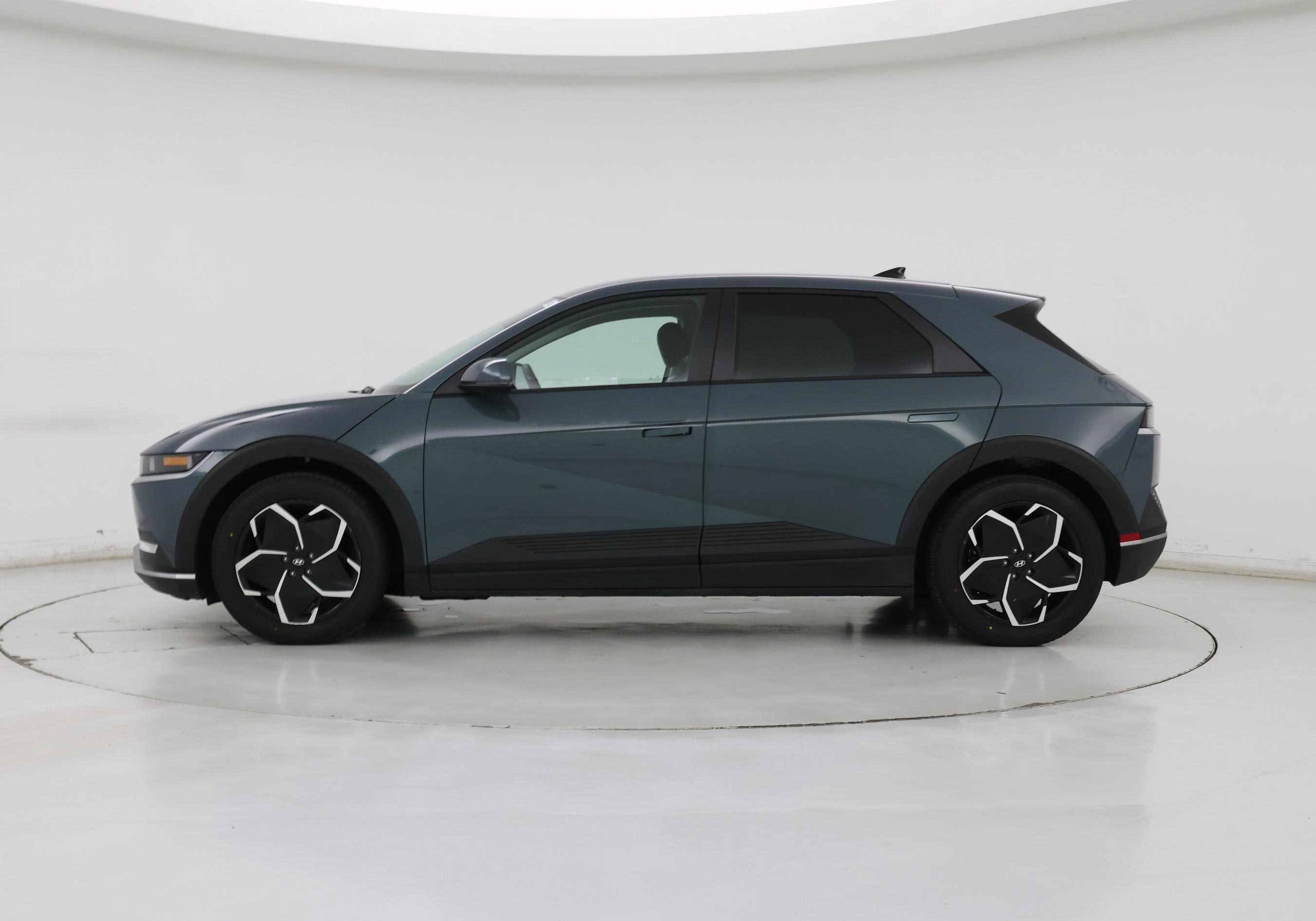 Thumbnail: 2024 Hyundai Ioniq 5 - 3