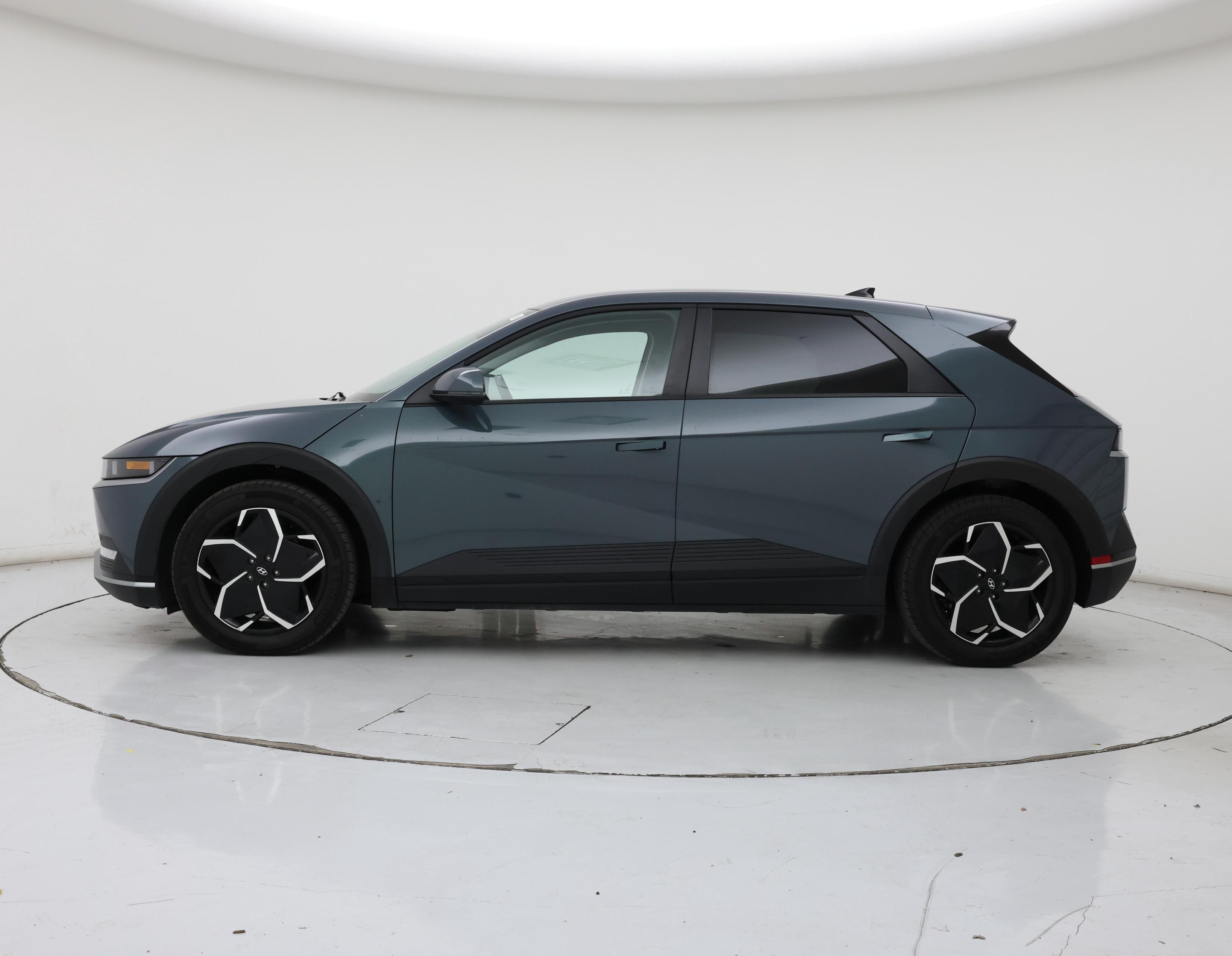 Thumbnail: 2024 Hyundai Ioniq 5 - 3