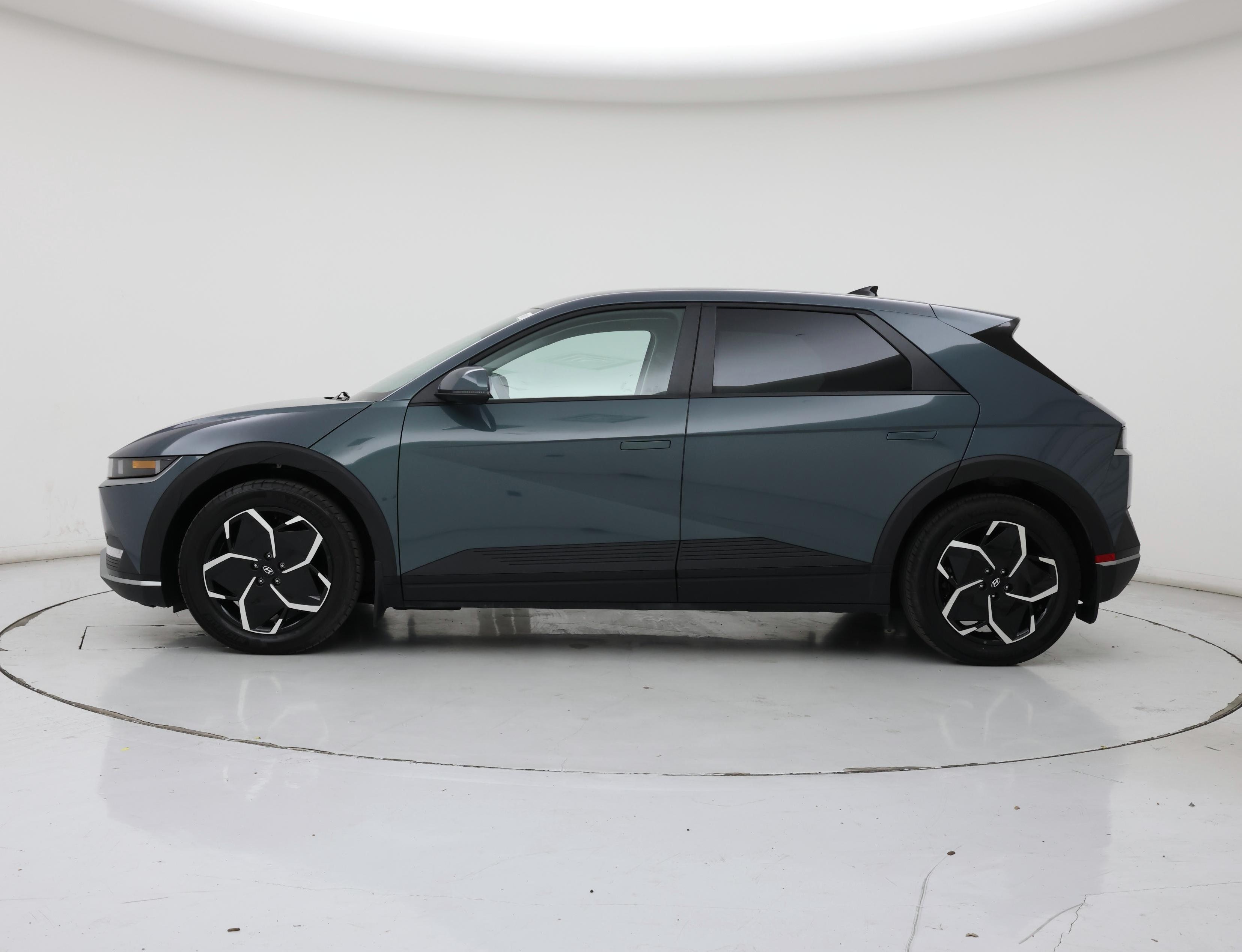 Thumbnail: 2024 Hyundai Ioniq 5 - 3