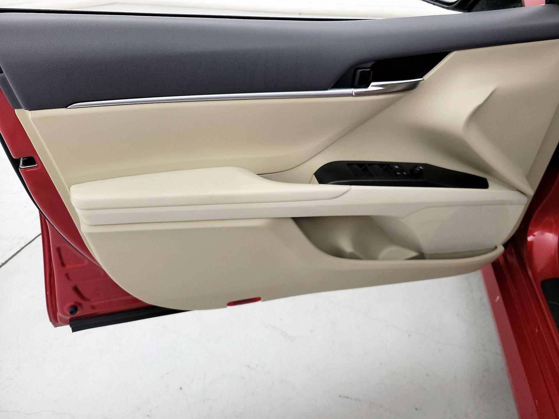 Thumbnail: 2023 Toyota Camry - 12
