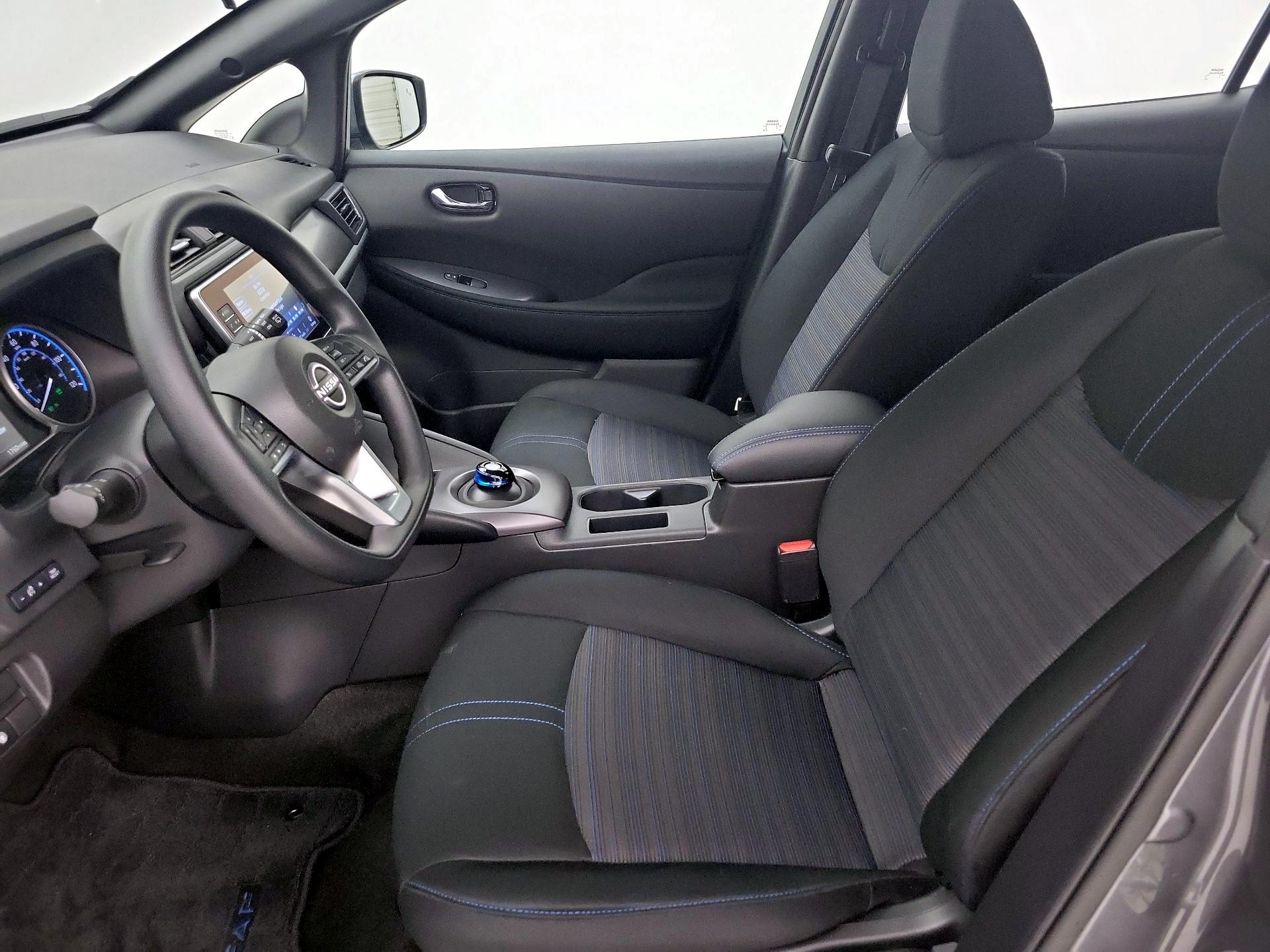Thumbnail: 2025 Nissan Leaf - 9