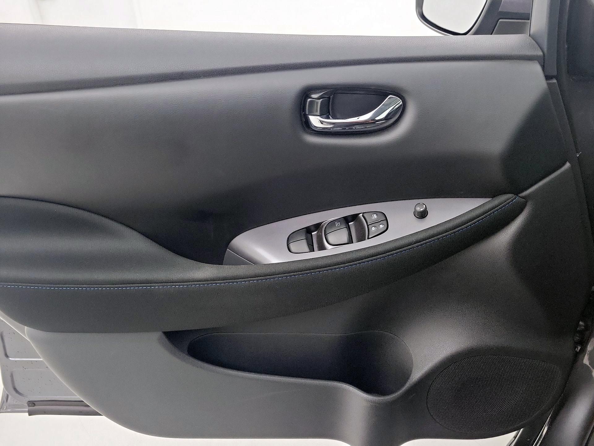 Thumbnail: 2025 Nissan Leaf - 10