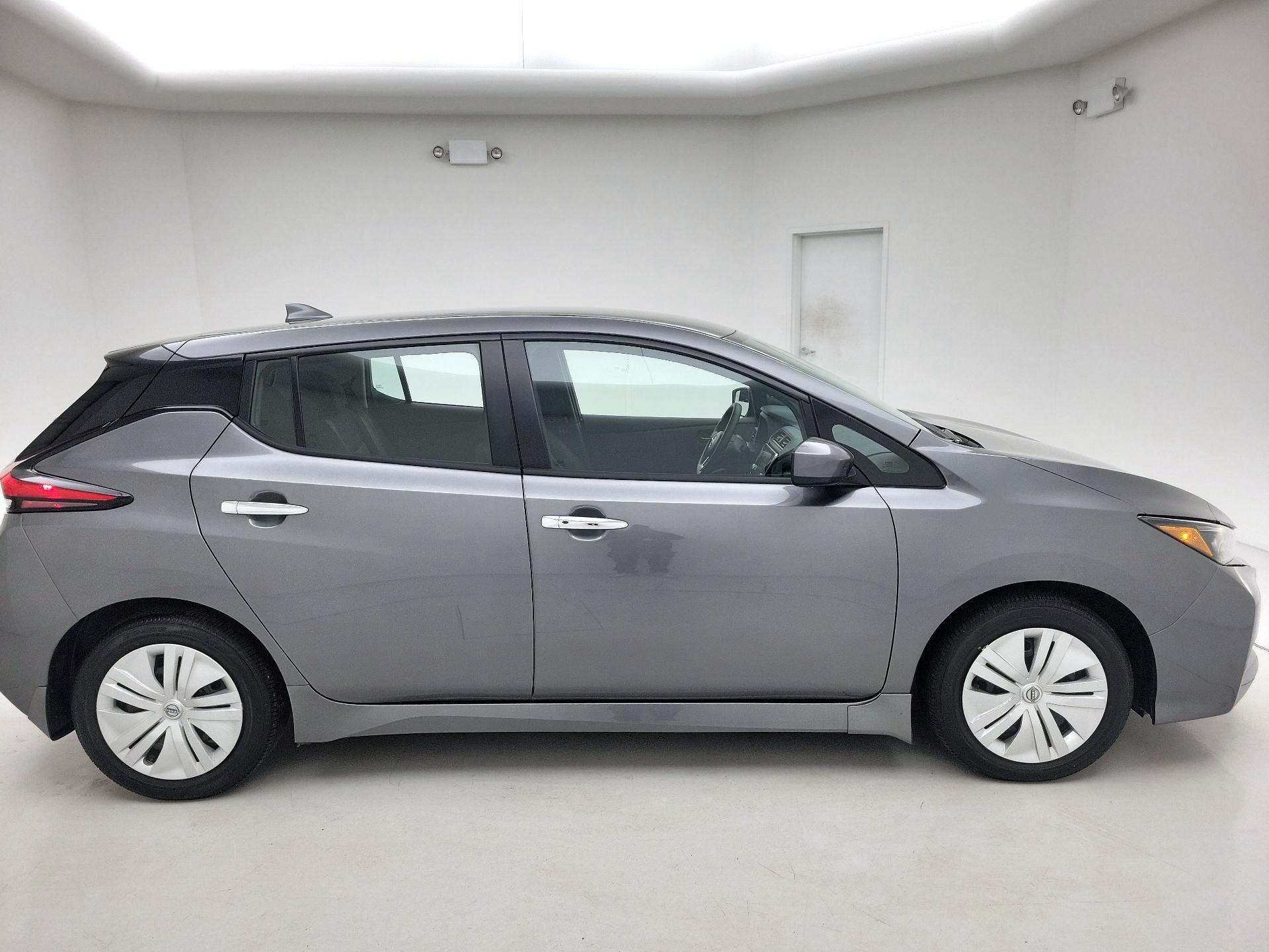 Thumbnail: 2025 Nissan Leaf - 4