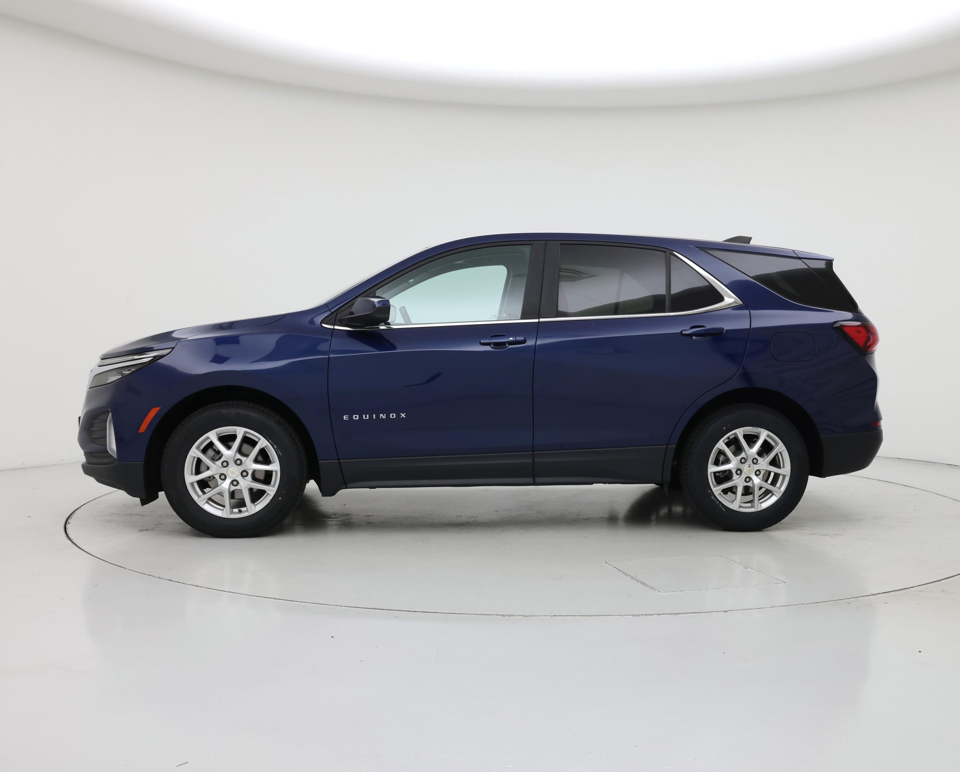 Thumbnail: 2022 Chevrolet Equinox - 3