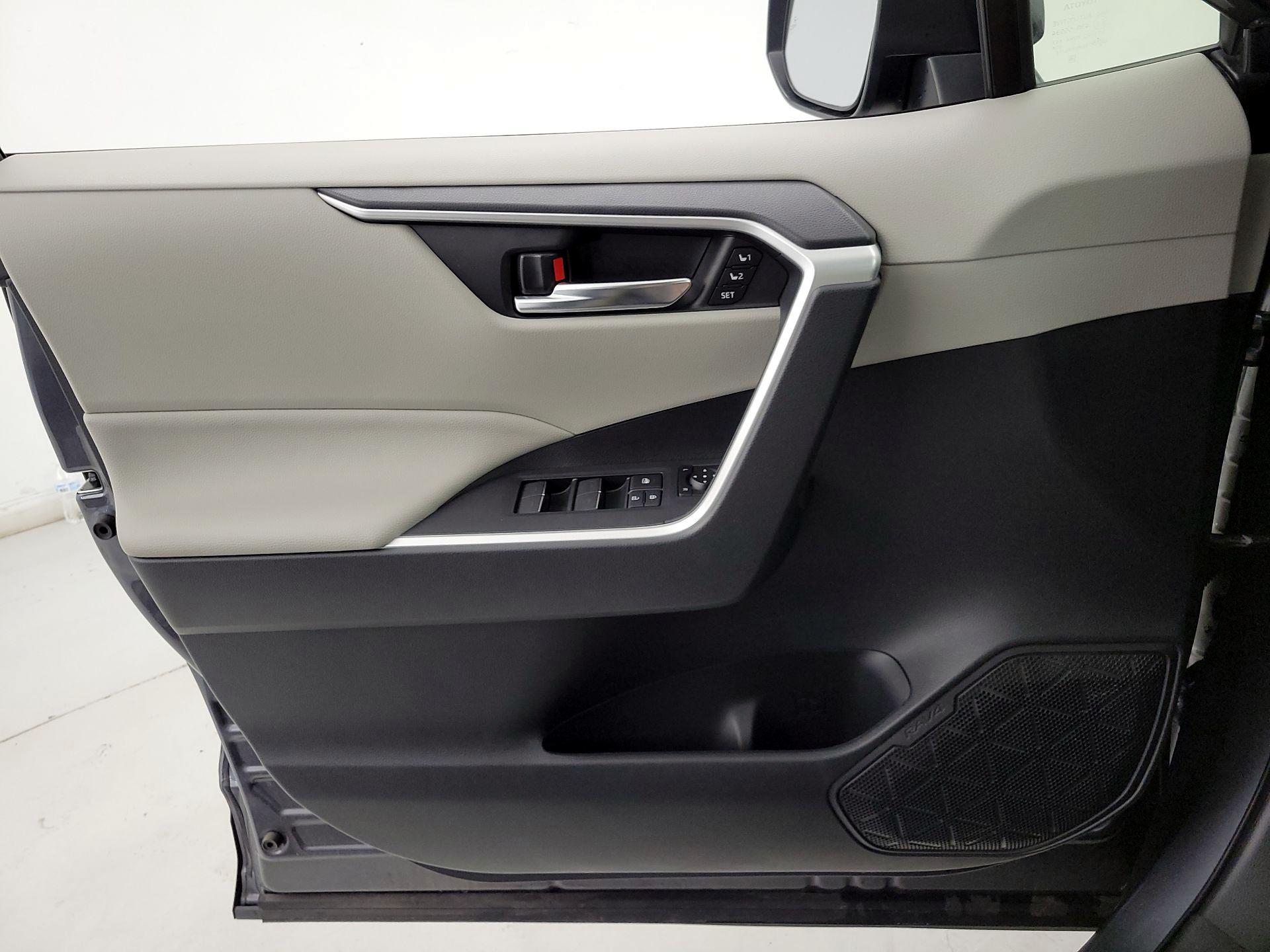 Thumbnail: 2025 Toyota RAV4 - 12