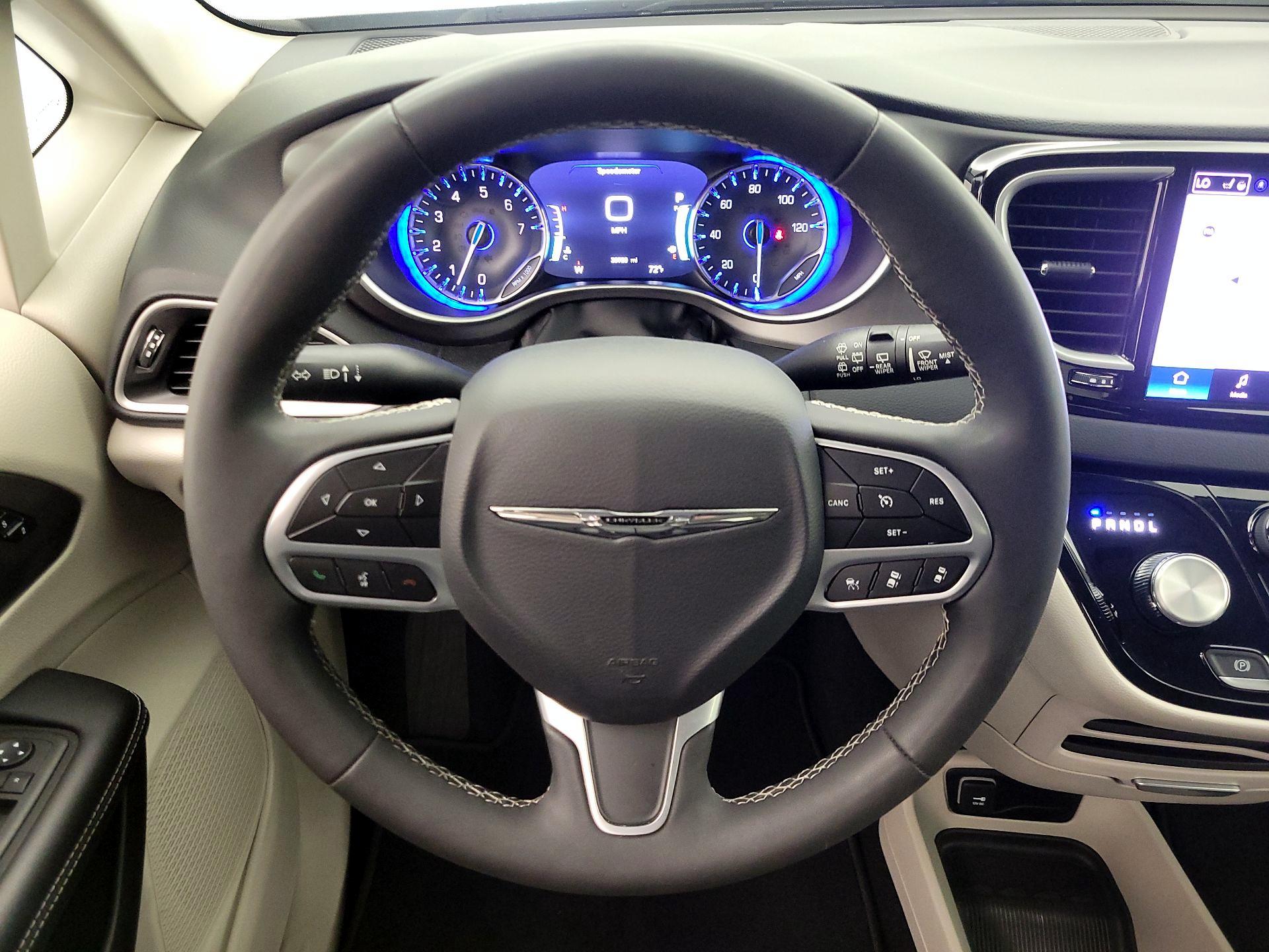 Thumbnail: 2024 Chrysler Pacifica - 10