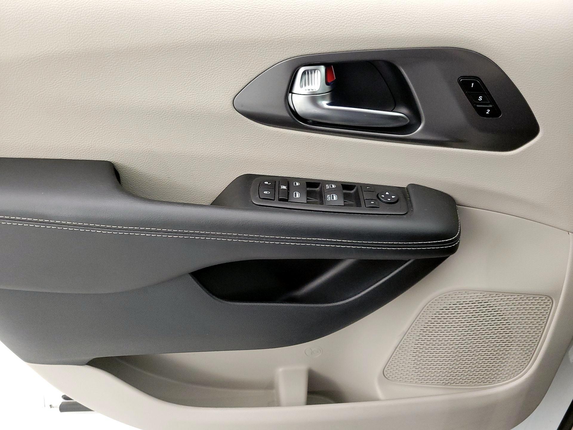 Thumbnail: 2024 Chrysler Pacifica - 12