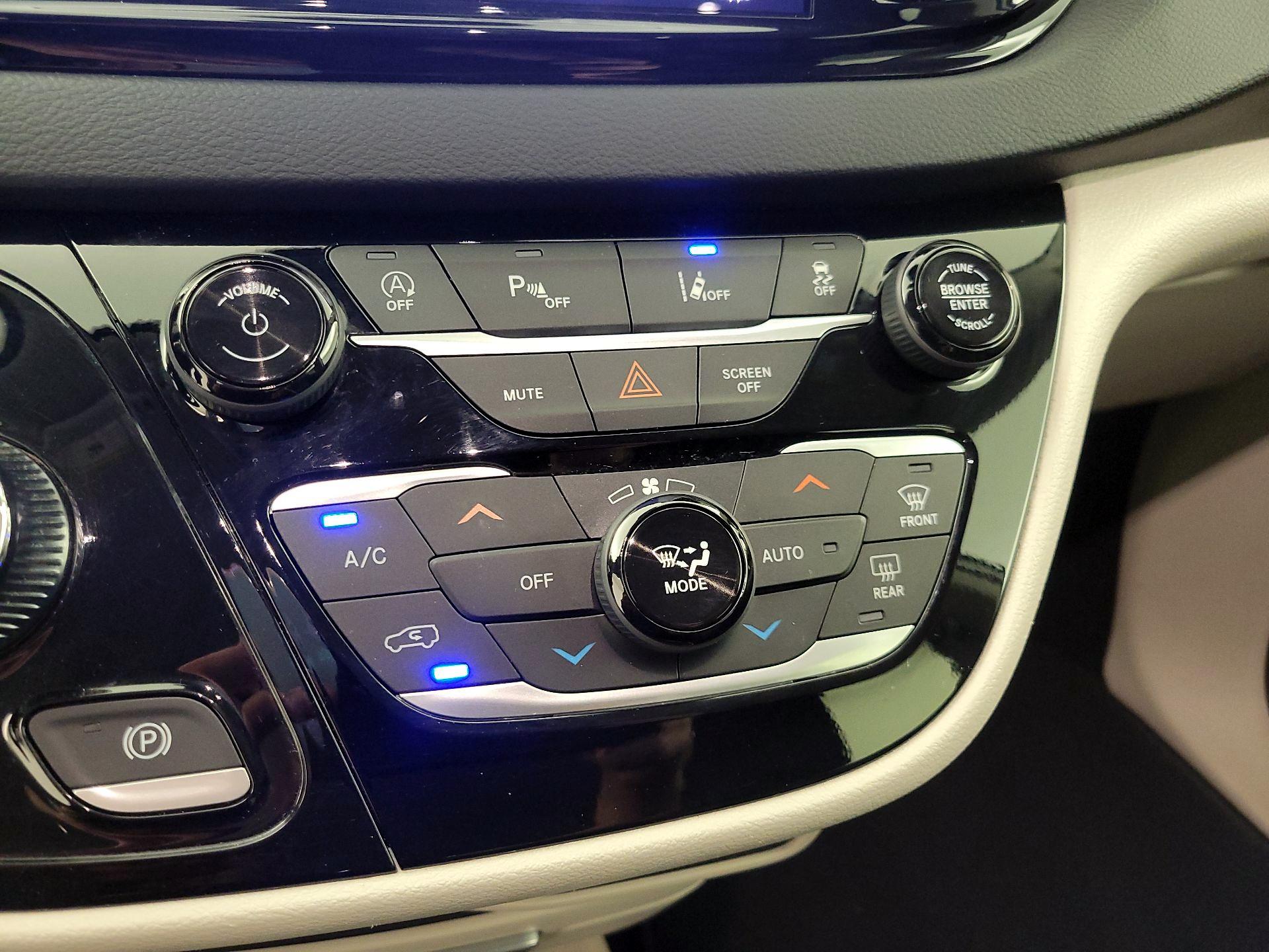 Thumbnail: 2024 Chrysler Pacifica - 16