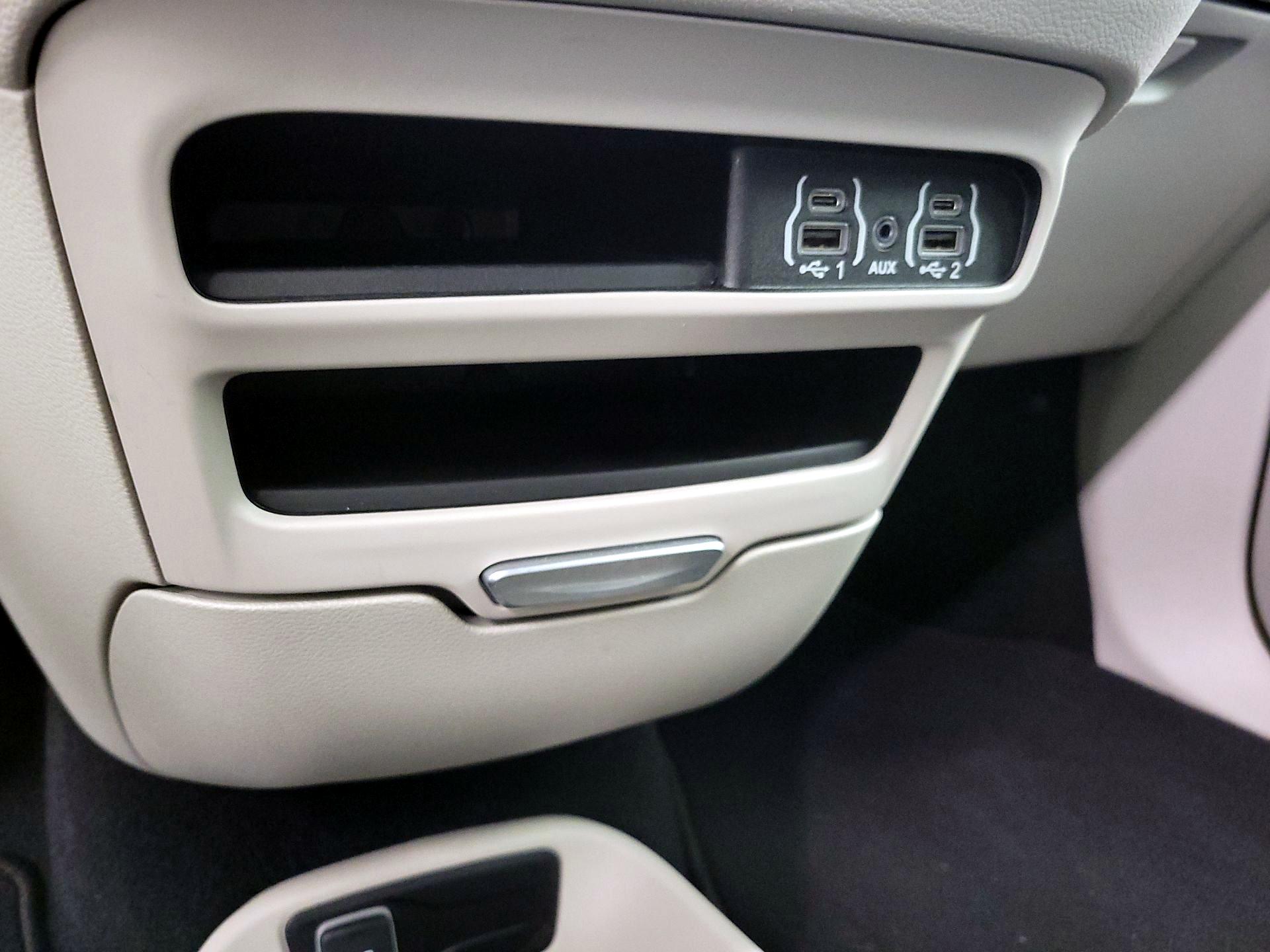 Thumbnail: 2024 Chrysler Pacifica - 18