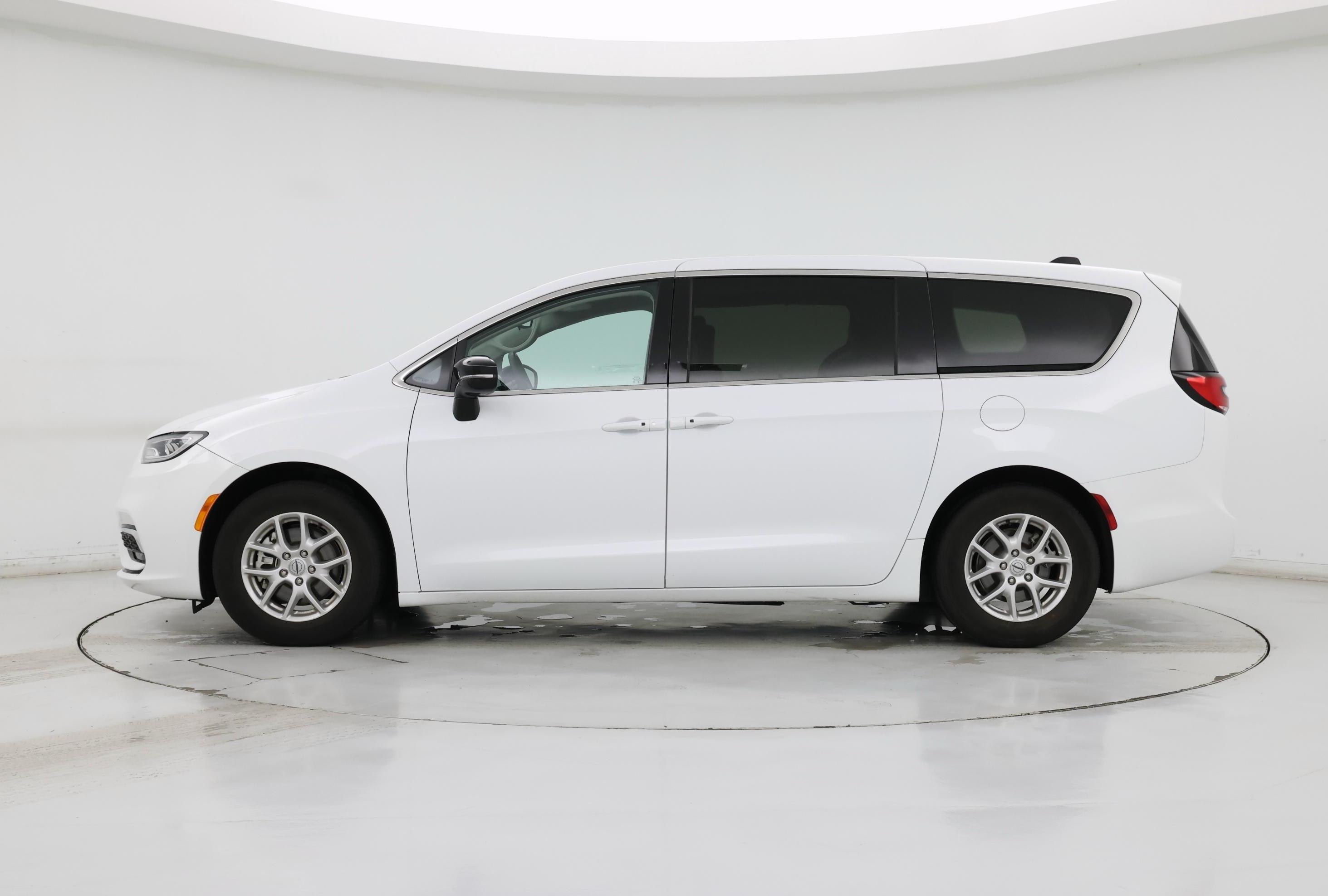 Thumbnail: 2024 Chrysler Pacifica - 3